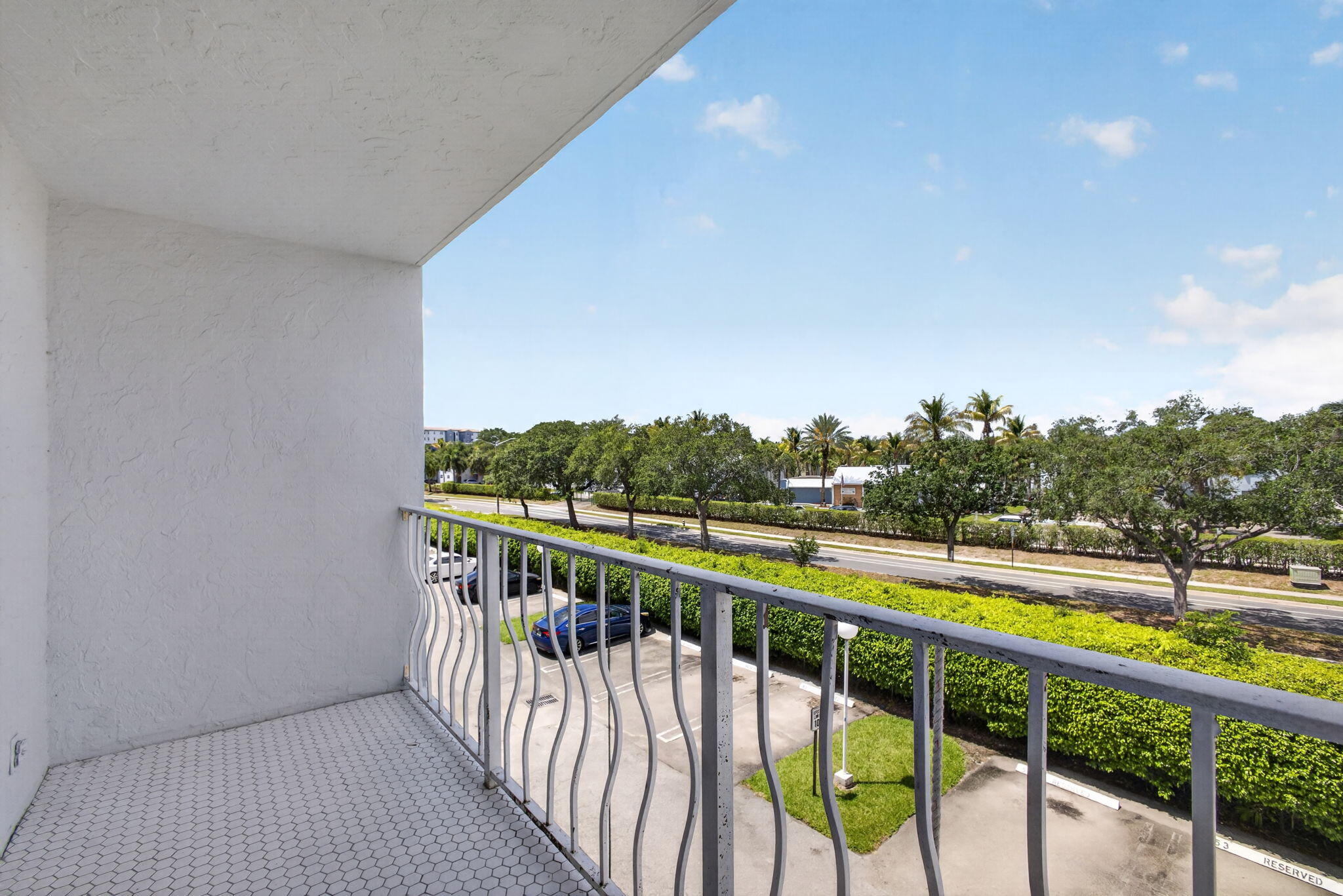 500 Executive Center Drive 3f