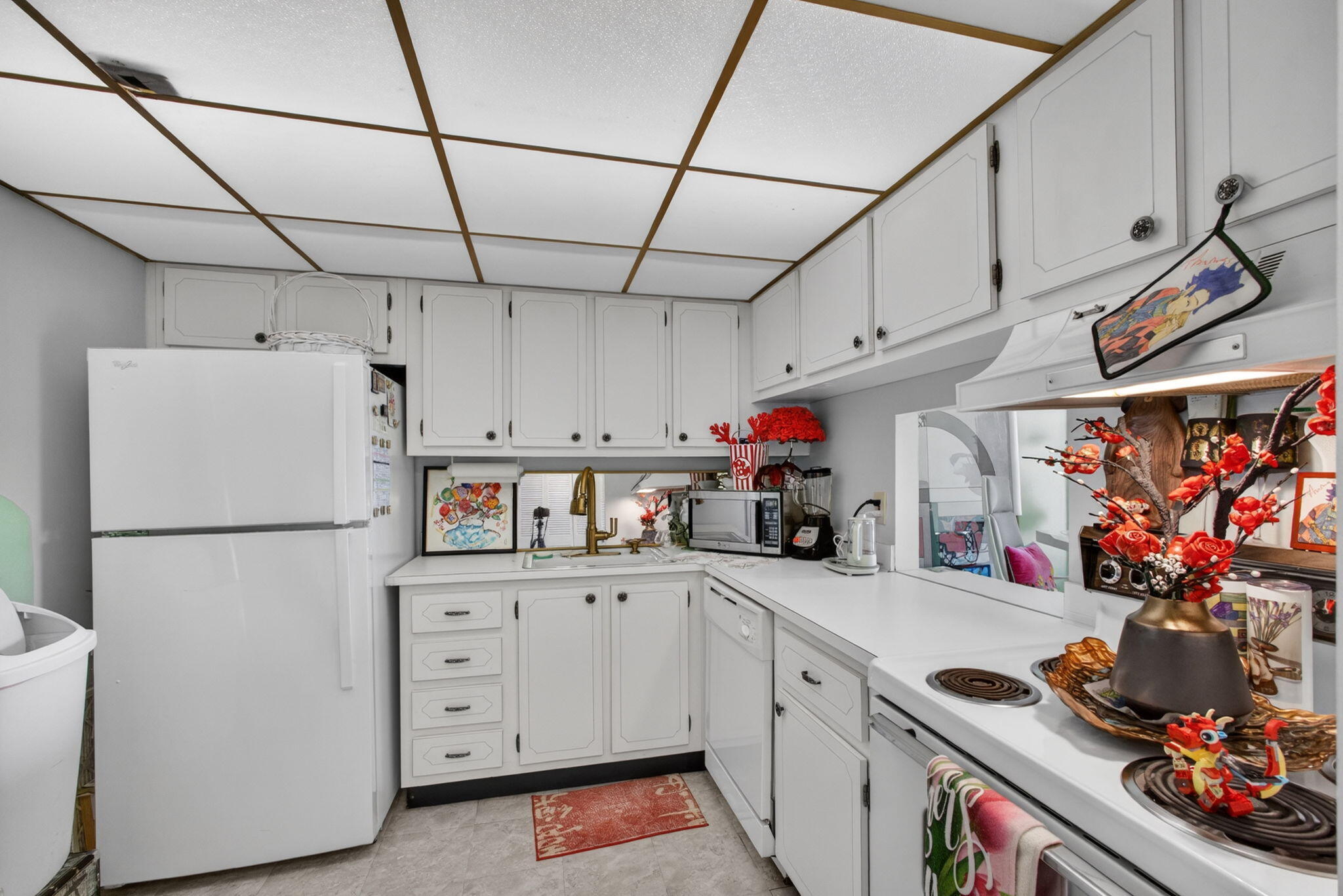 500 Executive Center Drive 3f