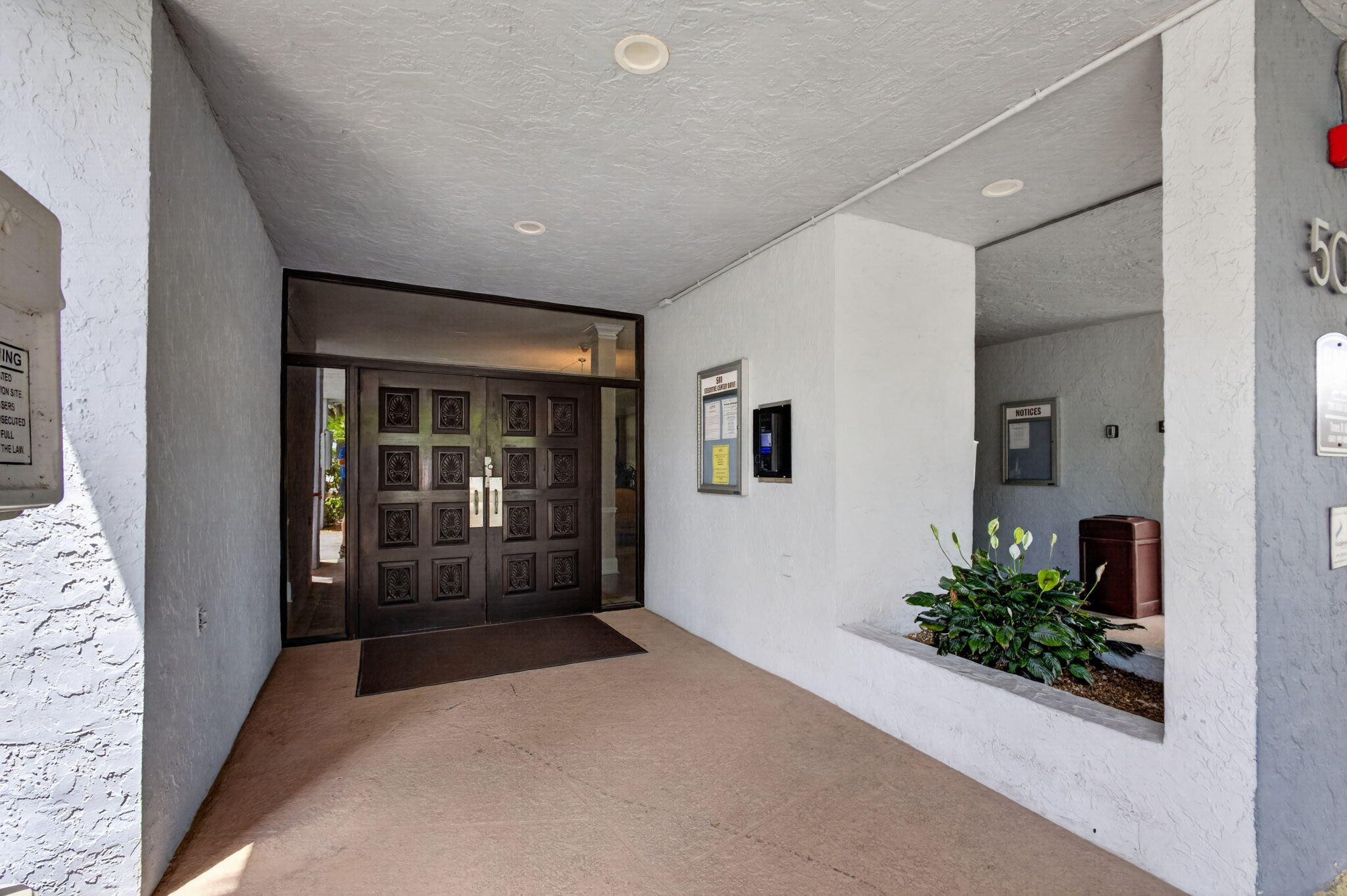 500 Executive Center Drive 3f