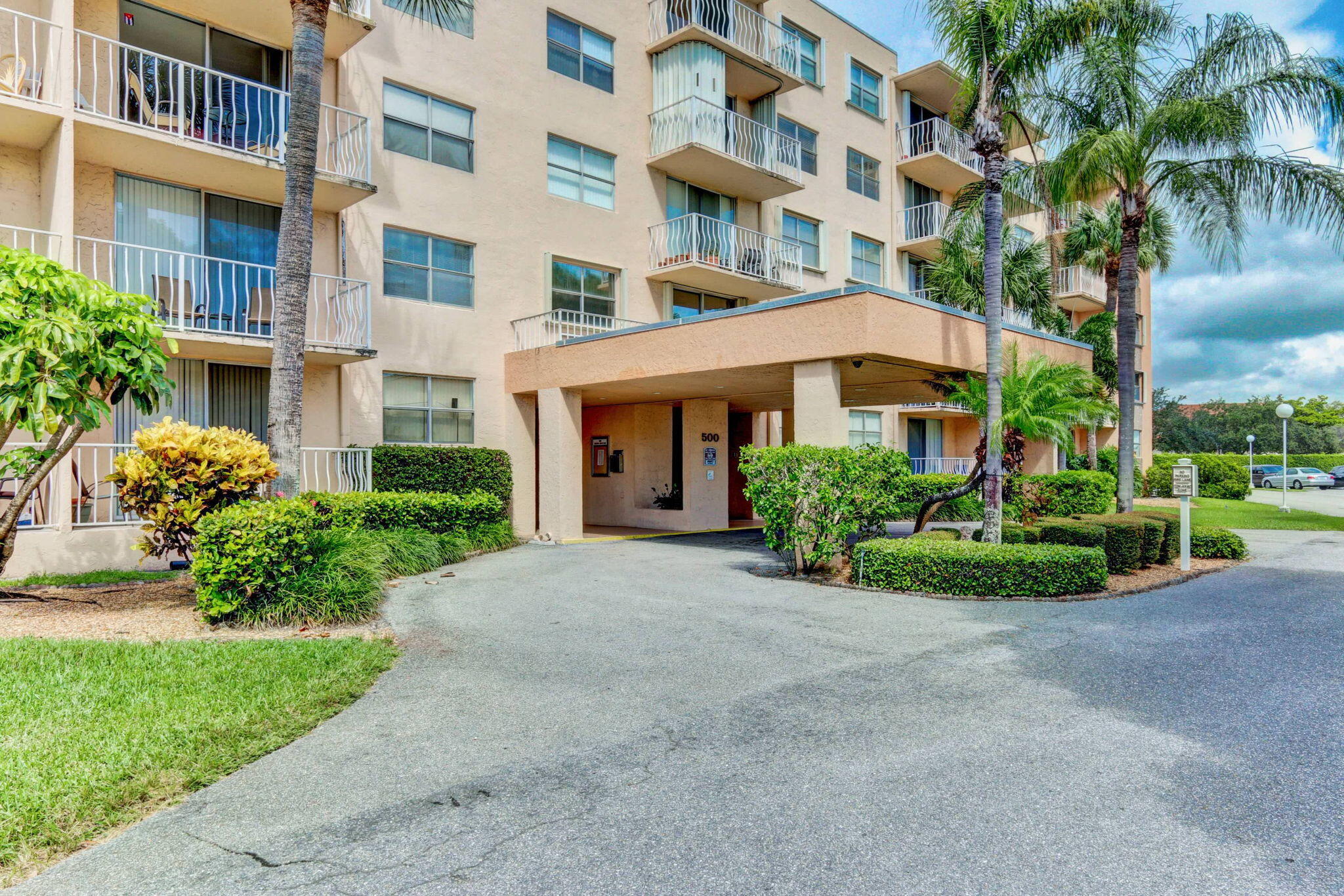 500 Executive Center Drive 3f