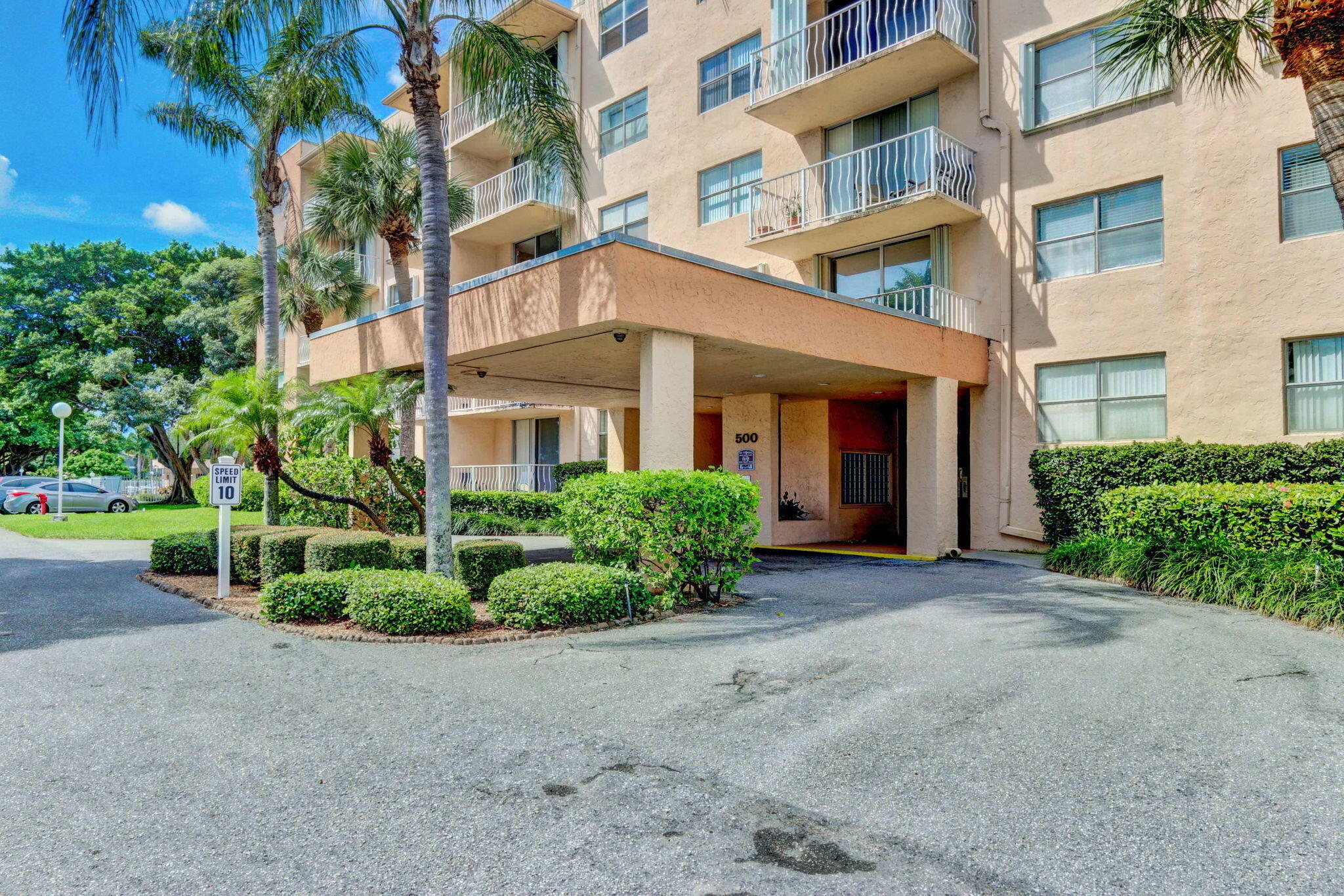 500 Executive Center Drive 3f