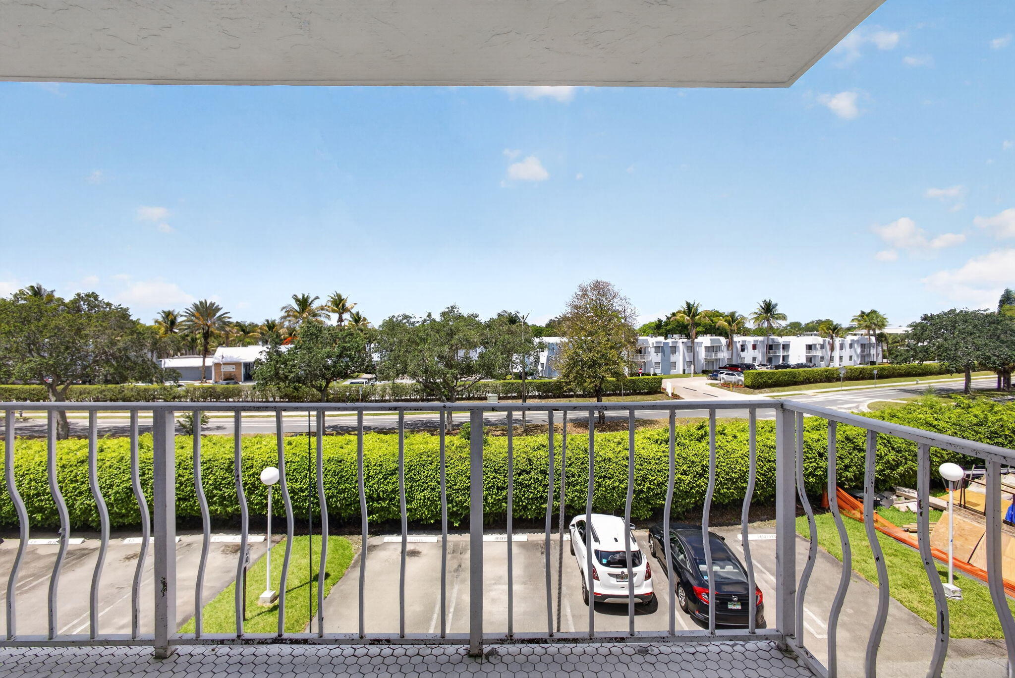 500 Executive Center Drive 3f