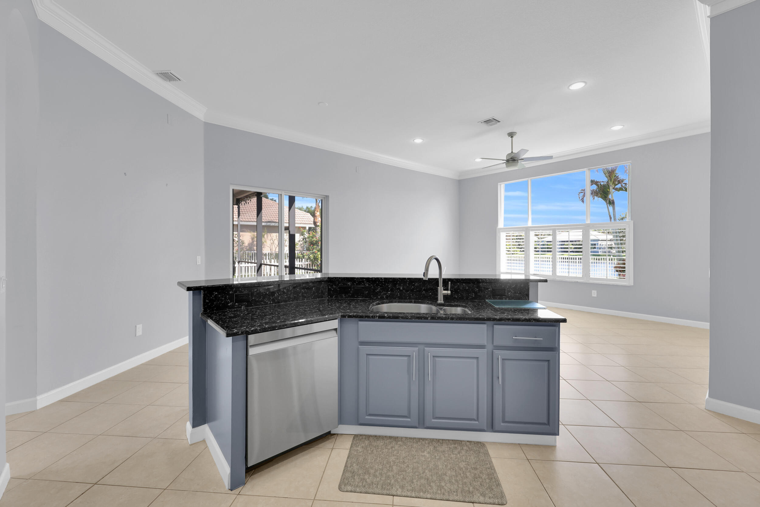 7041 SE Bay Hill Drive