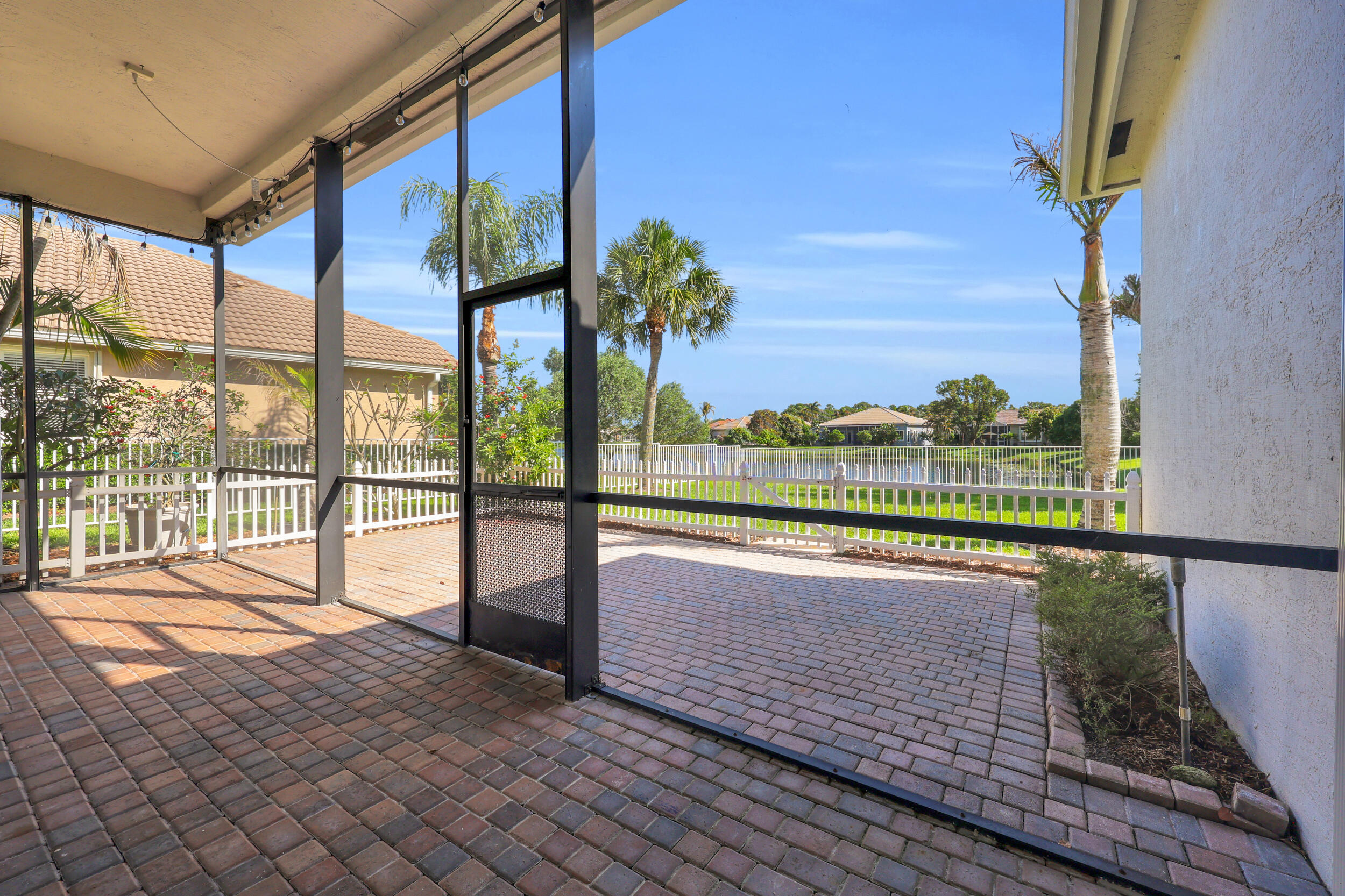 7041 SE Bay Hill Drive