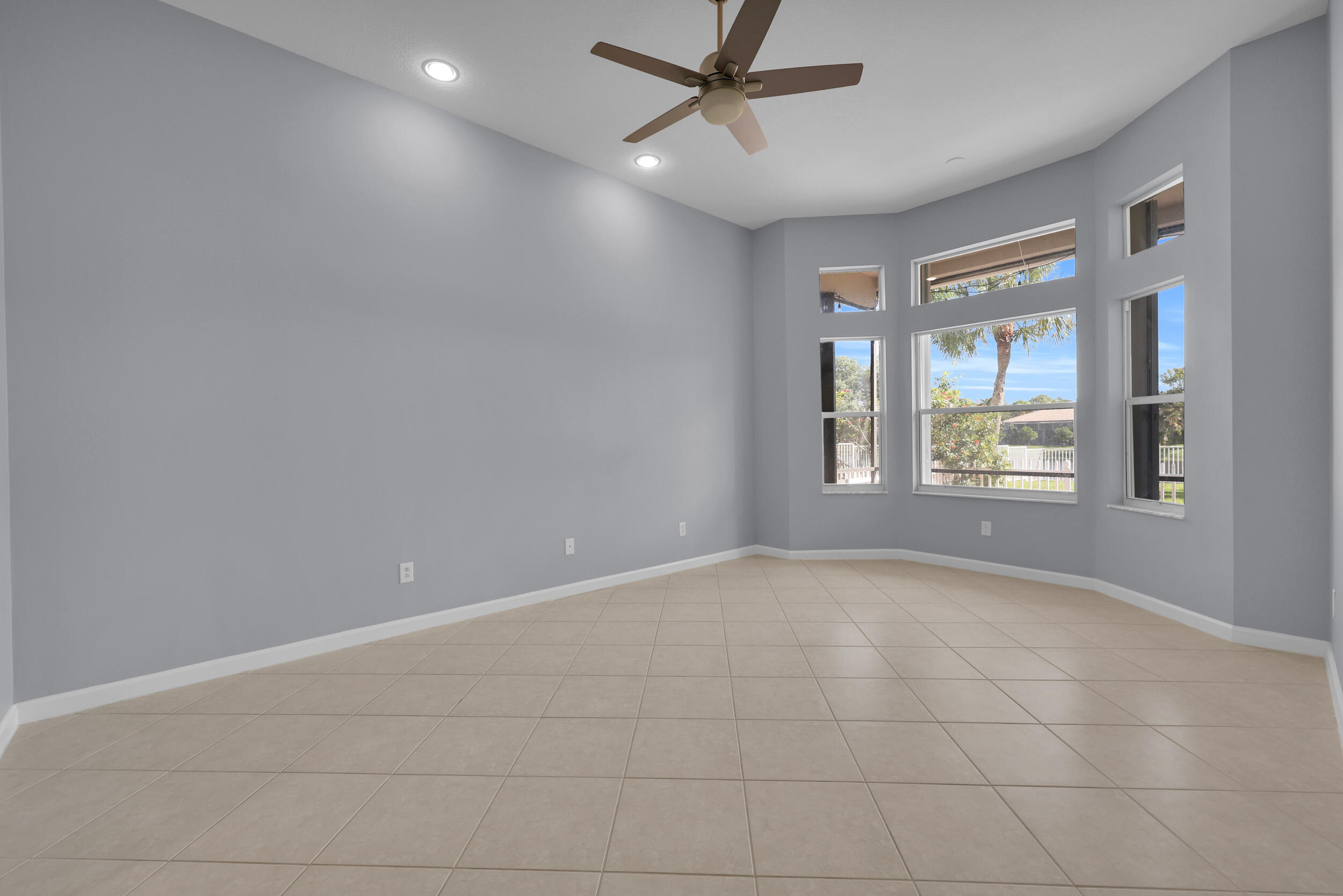 7041 SE Bay Hill Drive
