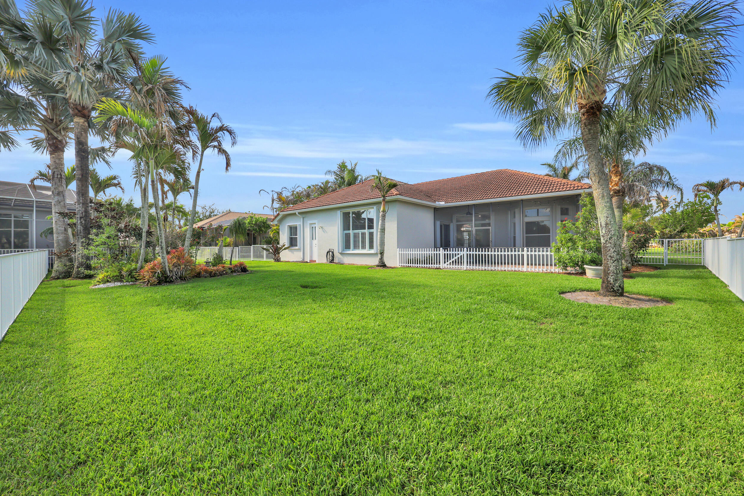7041 SE Bay Hill Drive
