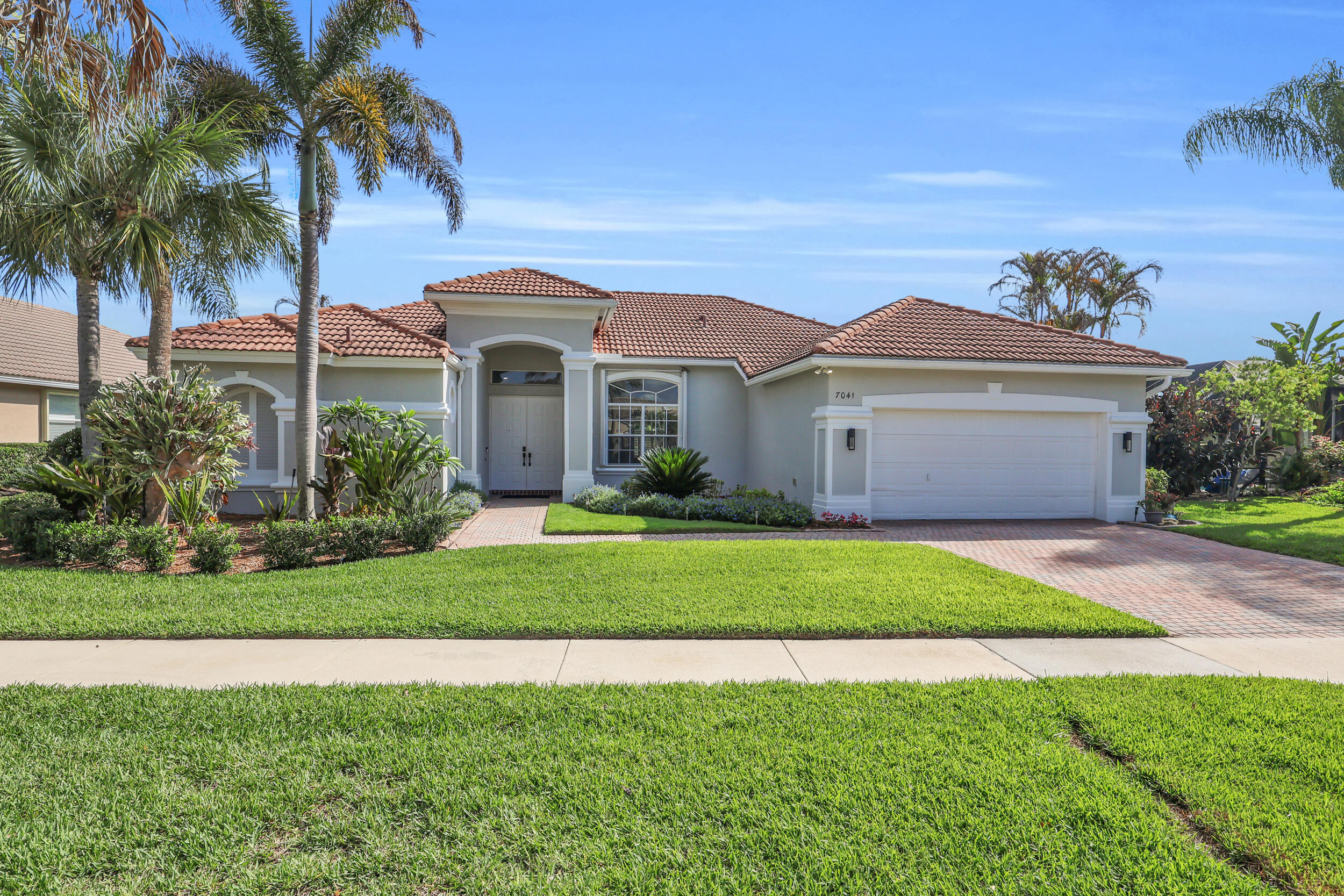 7041 SE Bay Hill Drive
