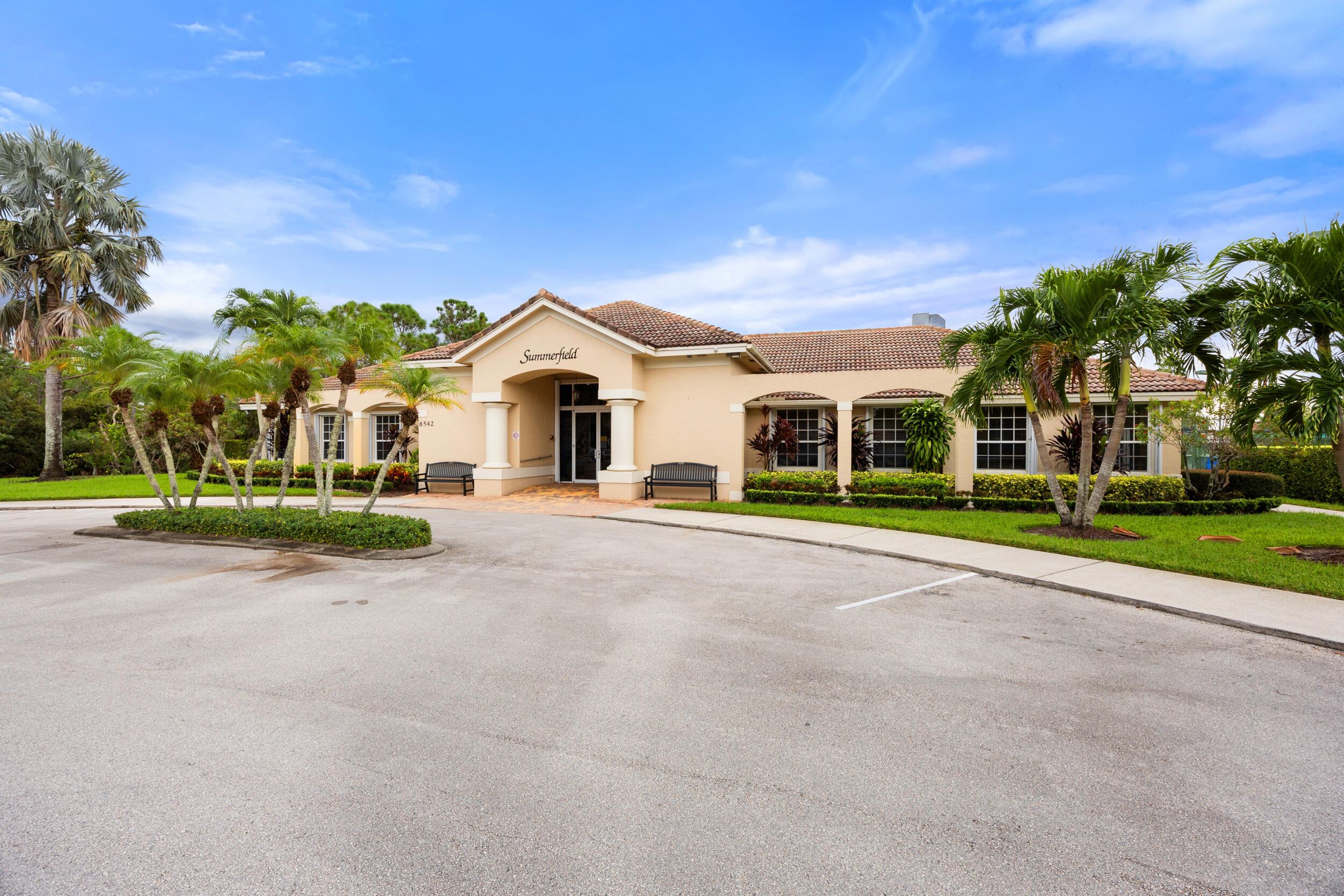 7041 SE Bay Hill Drive