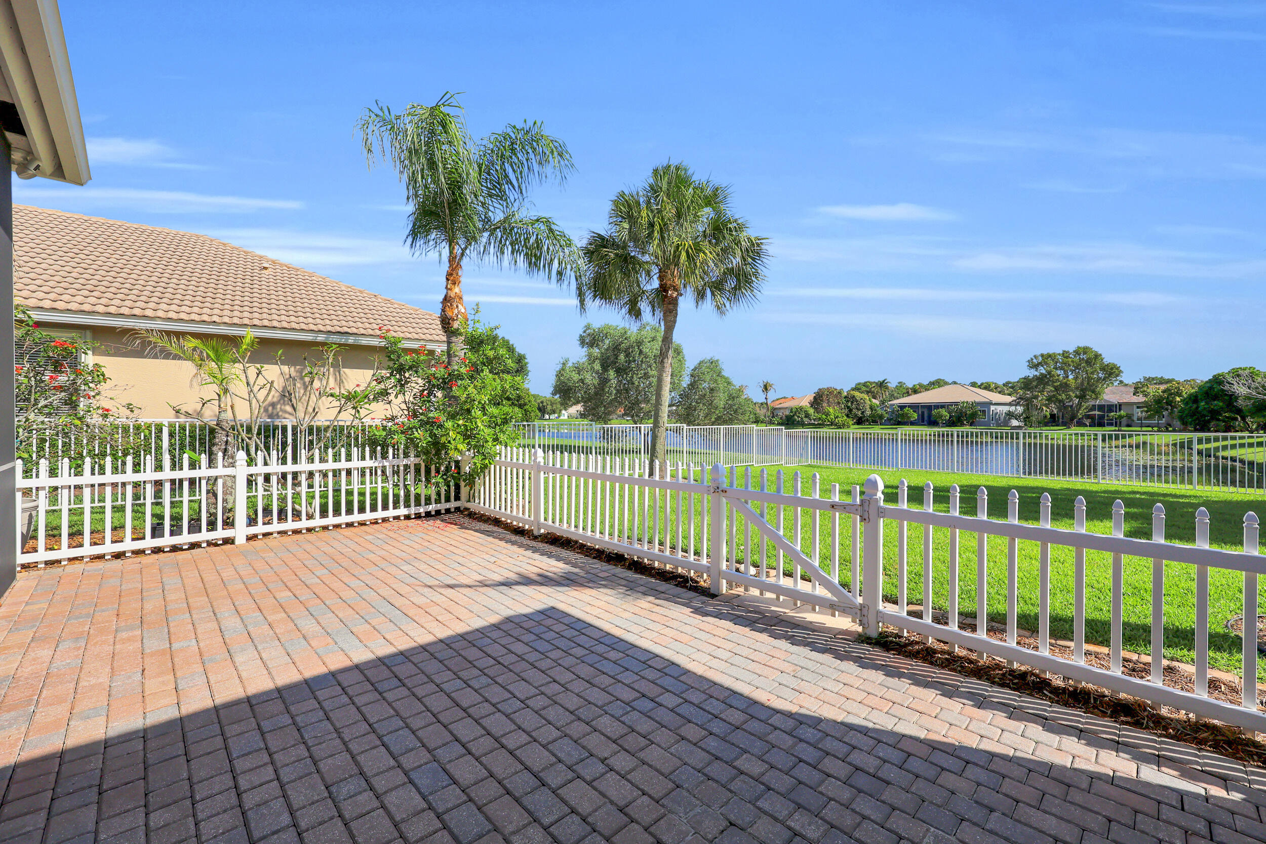 7041 SE Bay Hill Drive