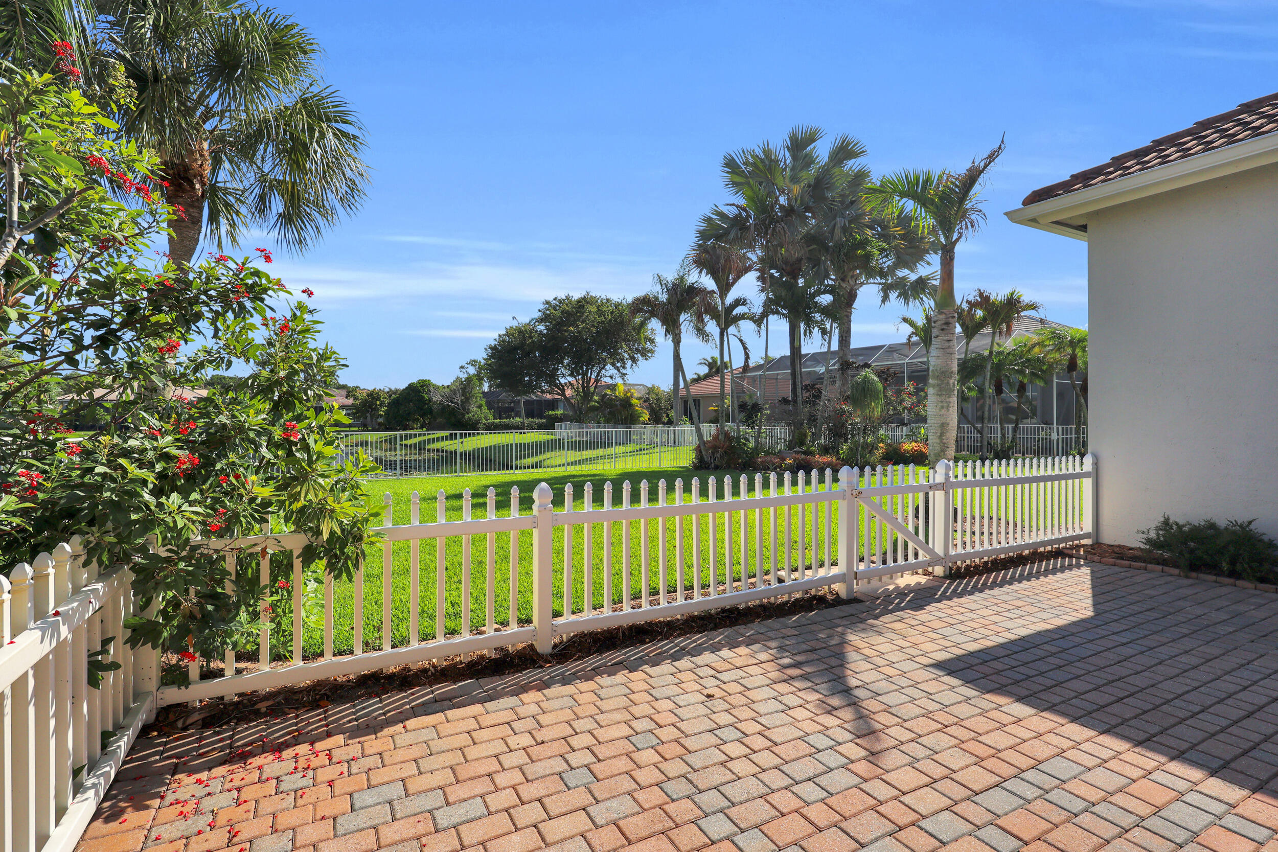 7041 SE Bay Hill Drive