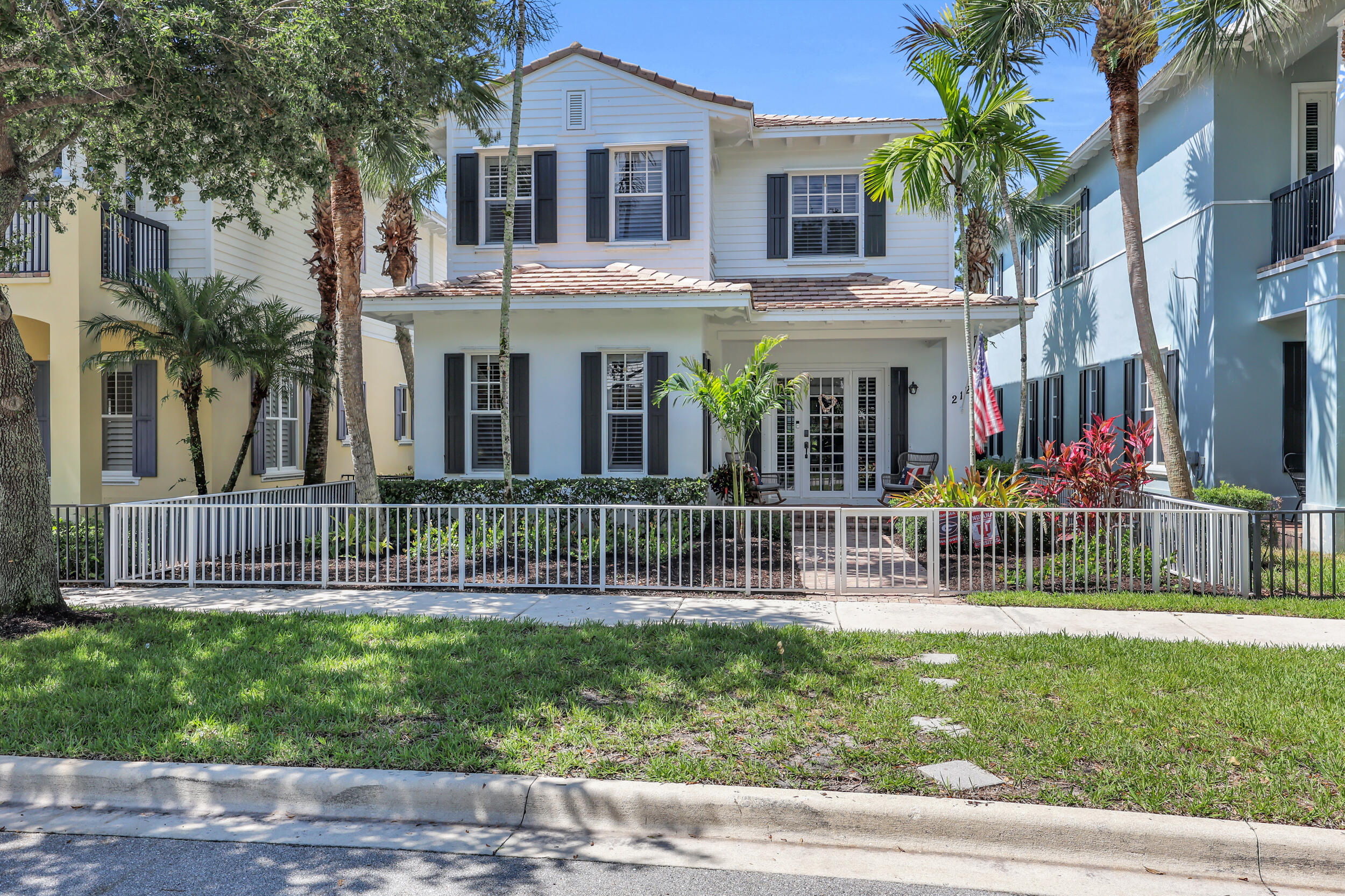212 W Bay Cedar Circle