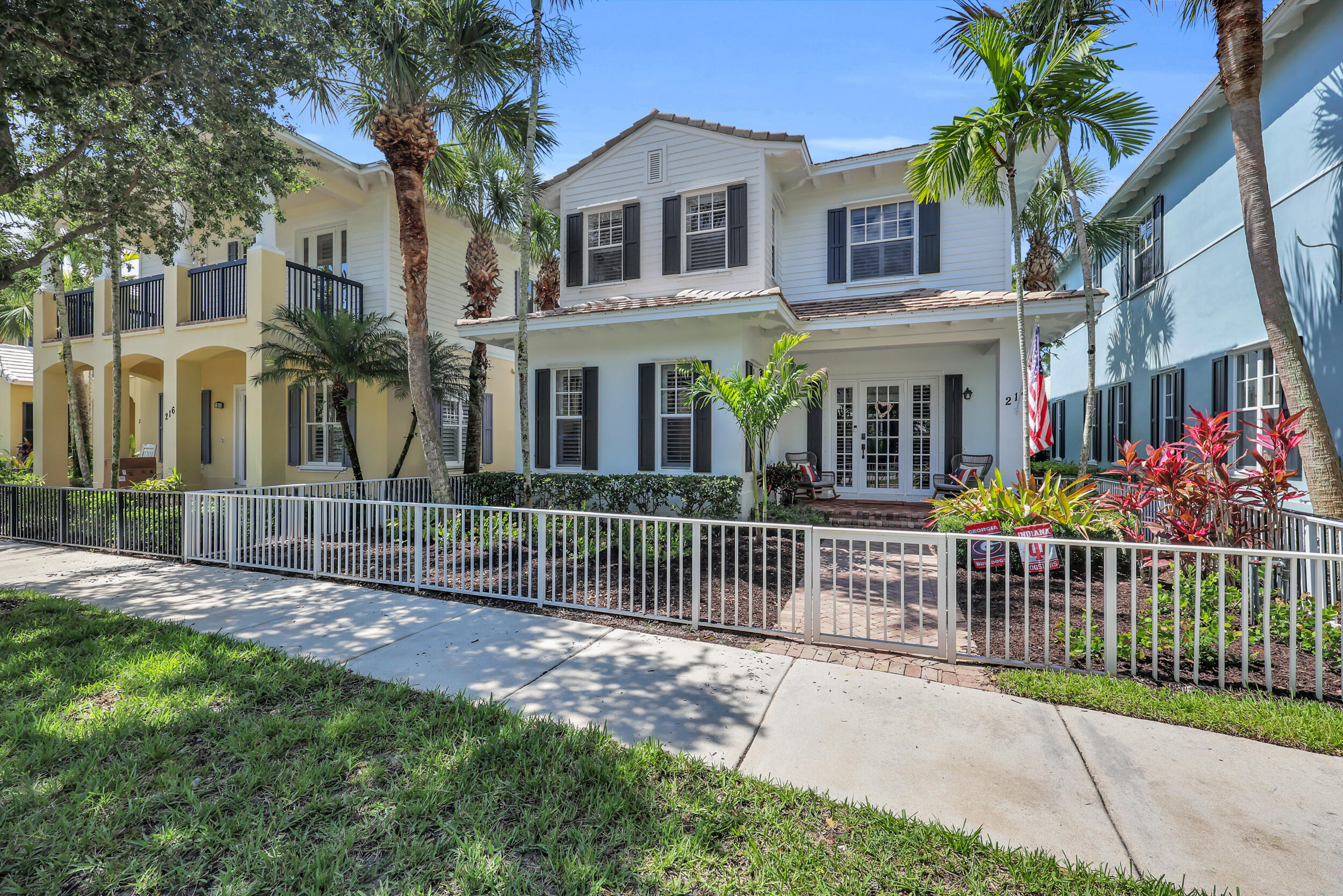 212 W Bay Cedar Circle
