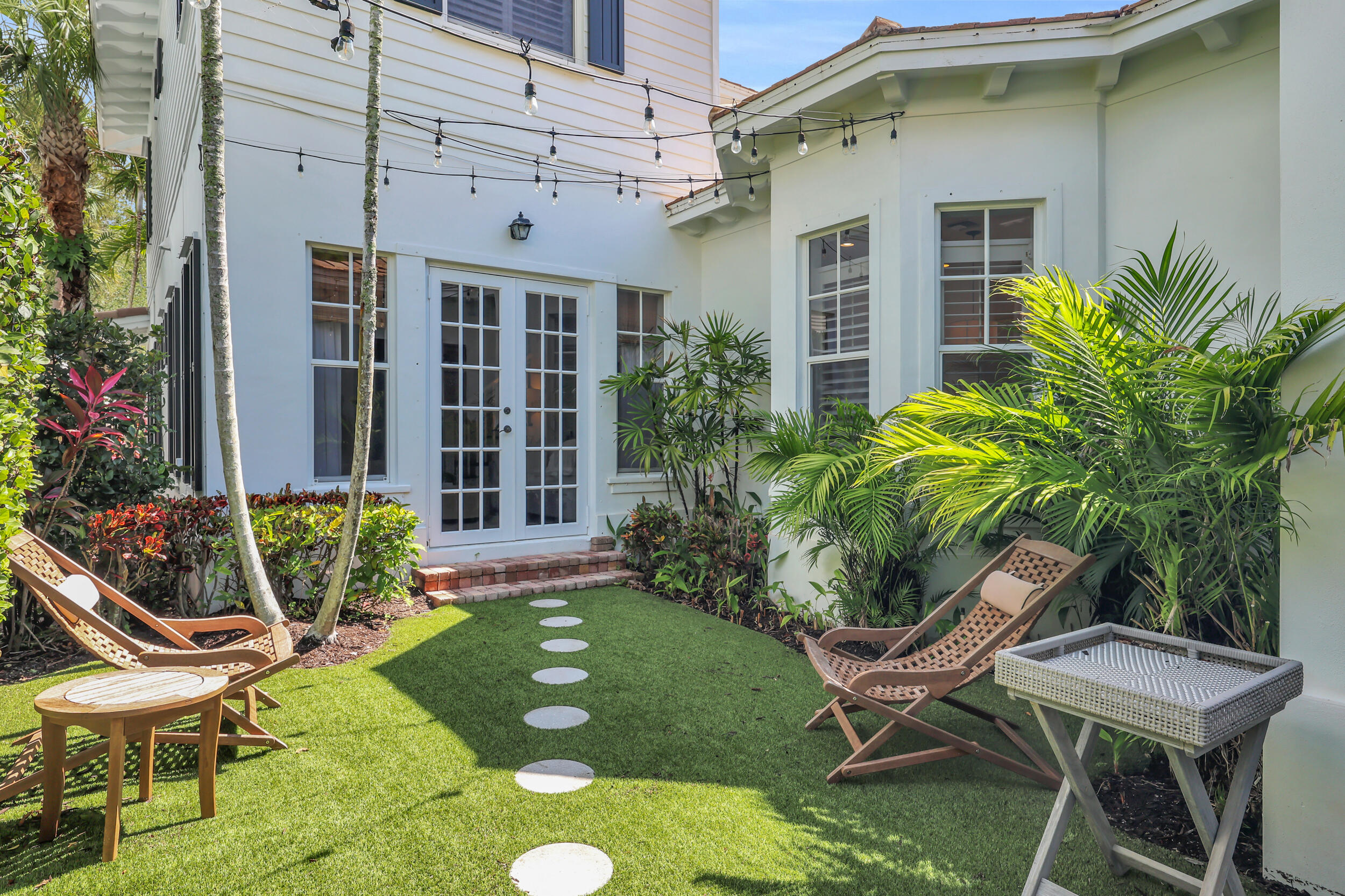 212 W Bay Cedar Circle
