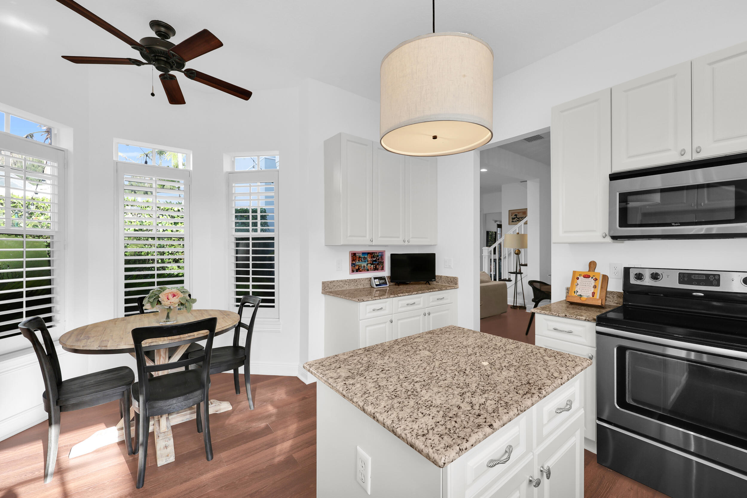 212 W Bay Cedar Circle