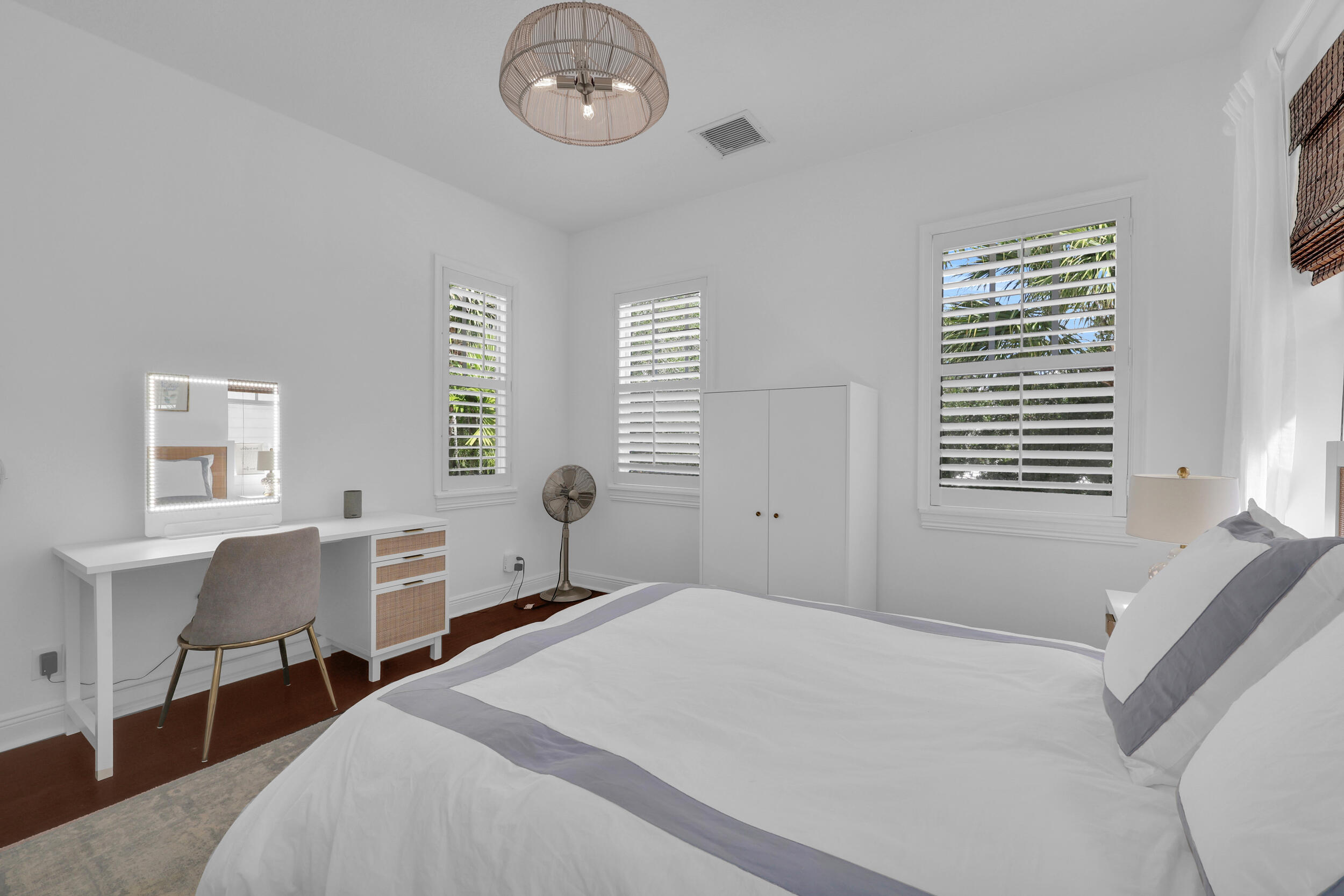 212 W Bay Cedar Circle