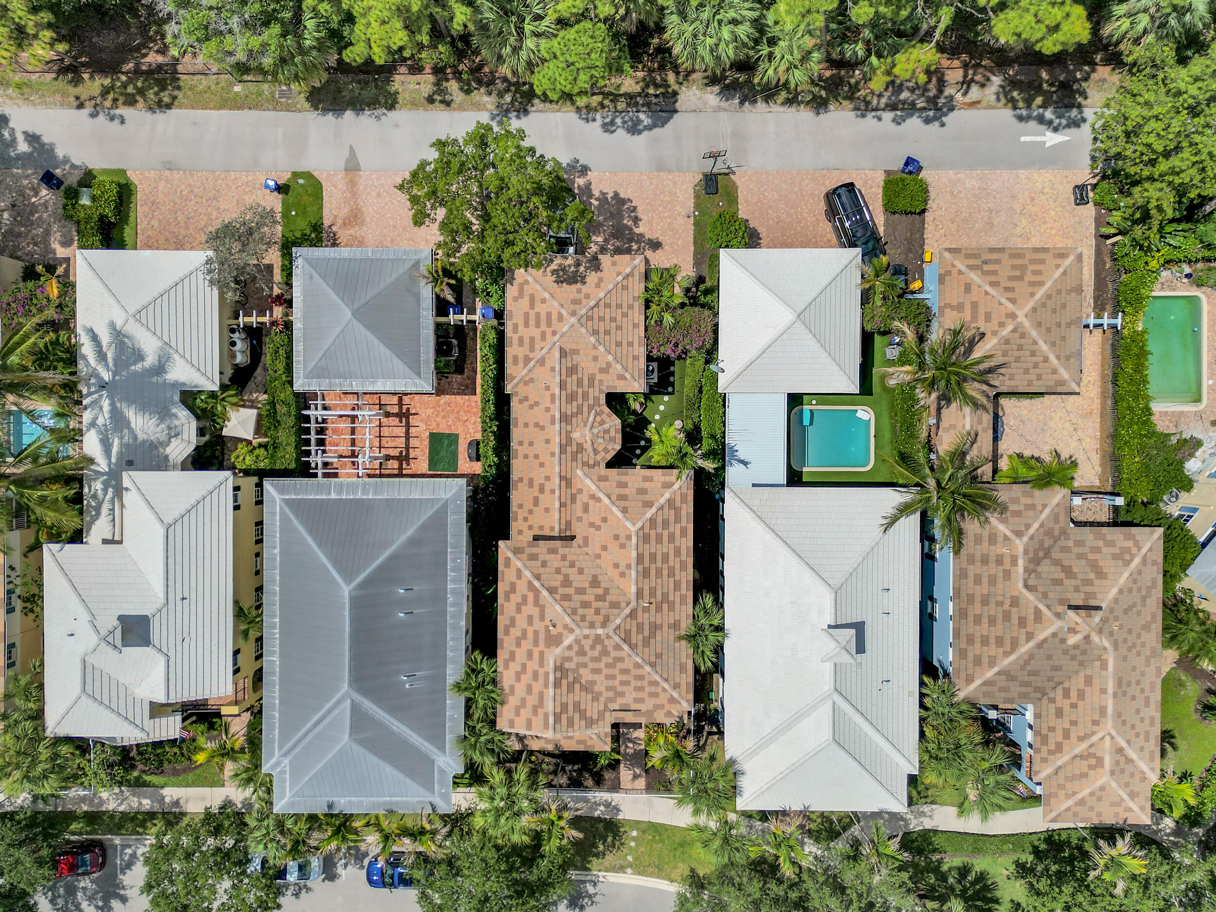 212 W Bay Cedar Circle