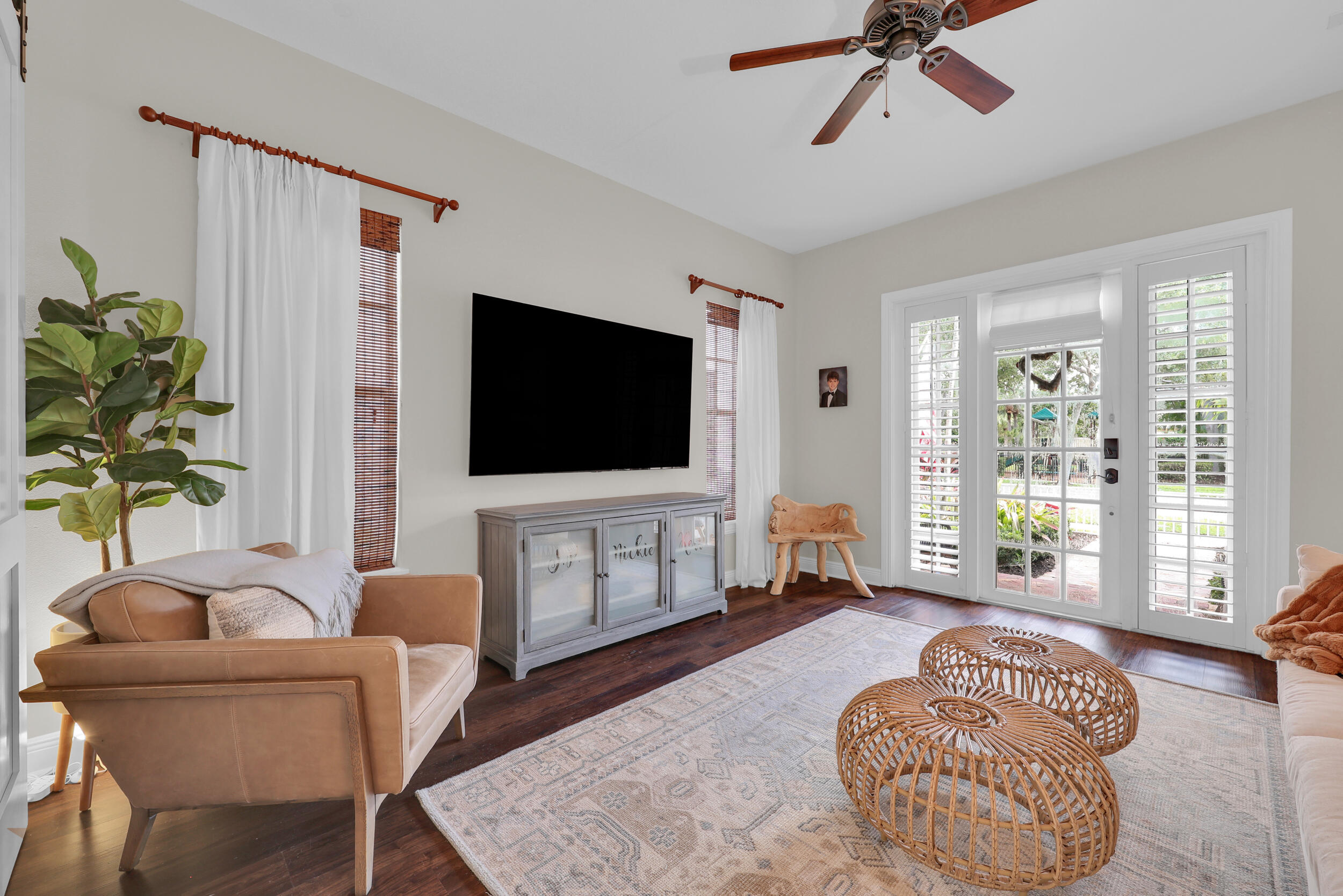 212 W Bay Cedar Circle
