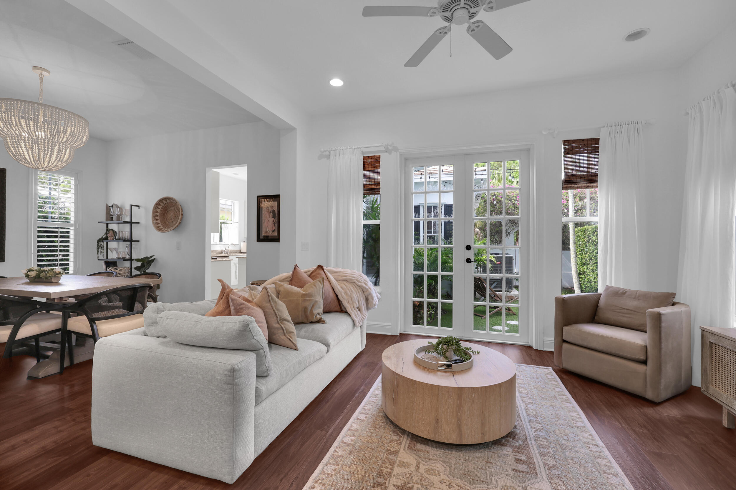 212 W Bay Cedar Circle