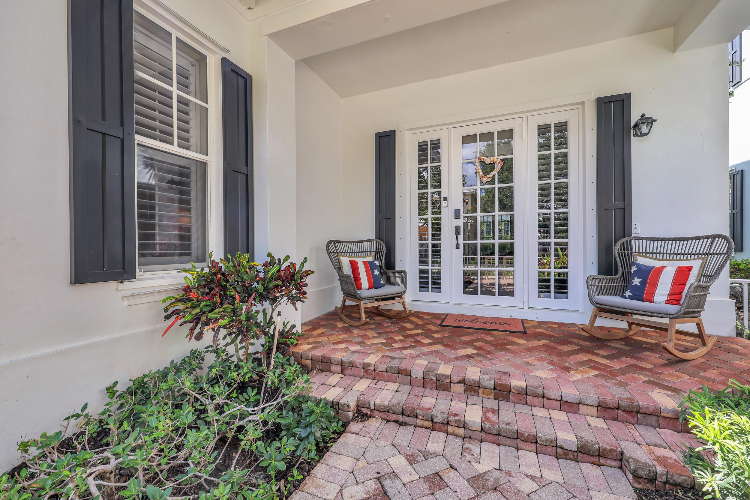 212 W Bay Cedar Circle