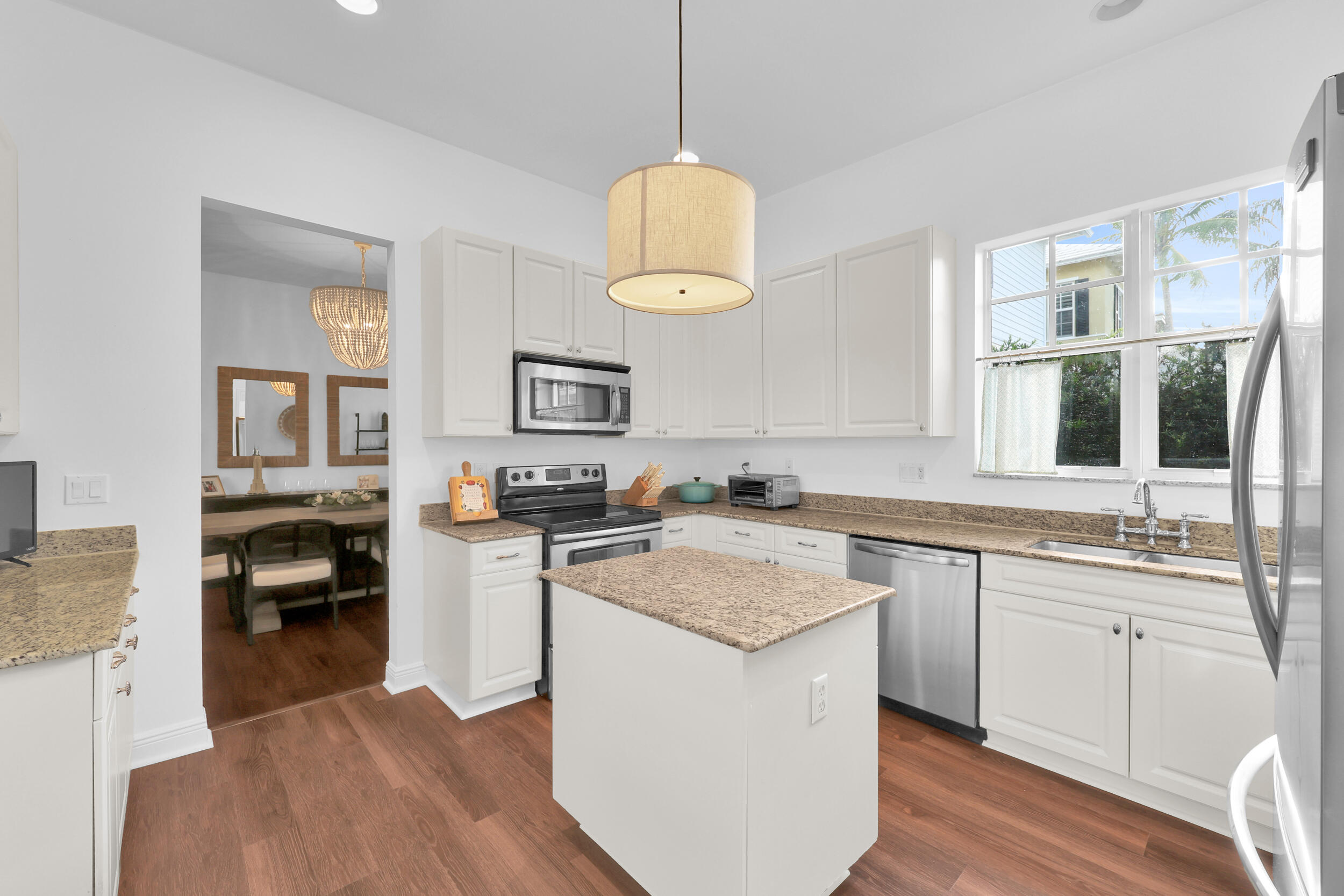 212 W Bay Cedar Circle