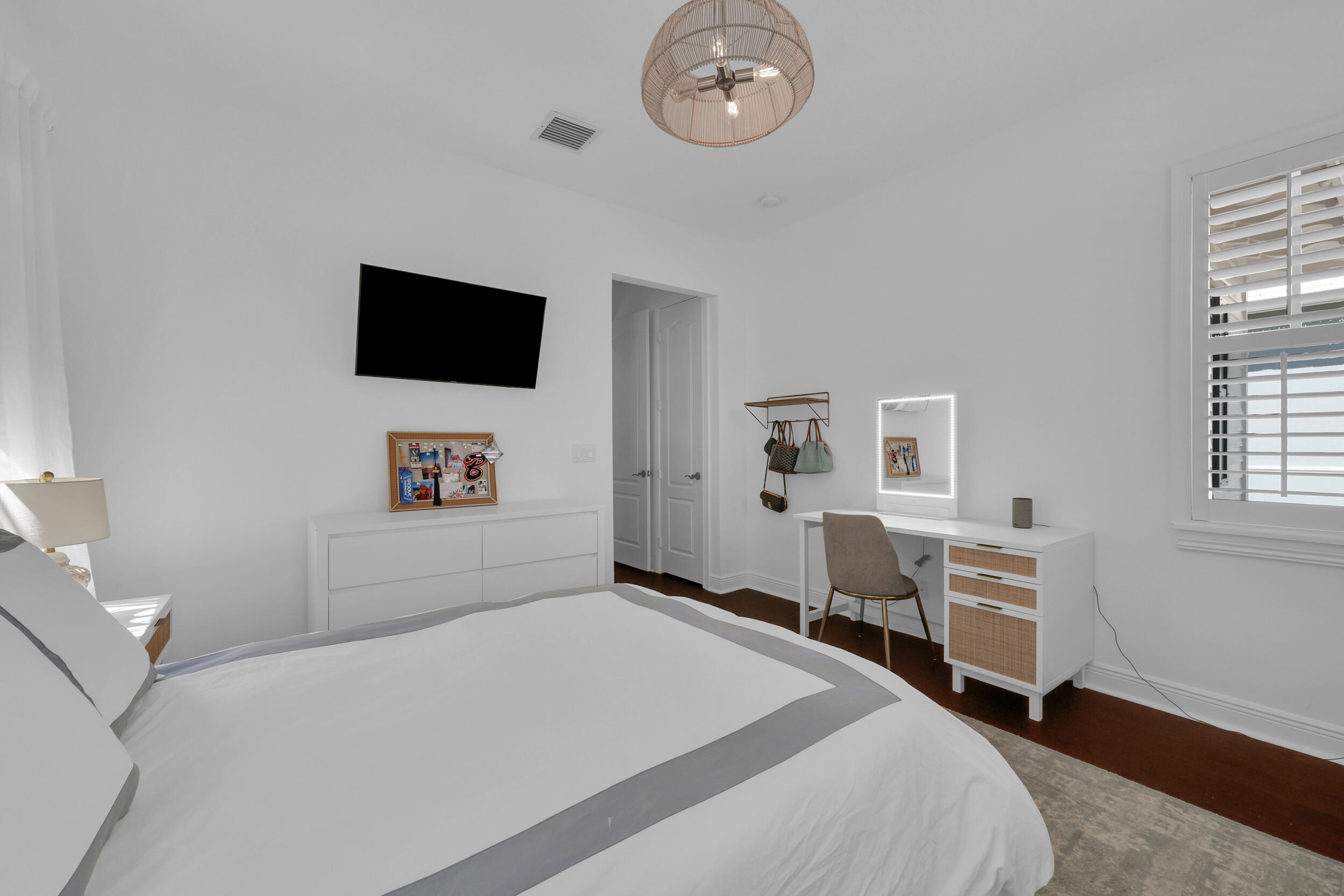 212 W Bay Cedar Circle