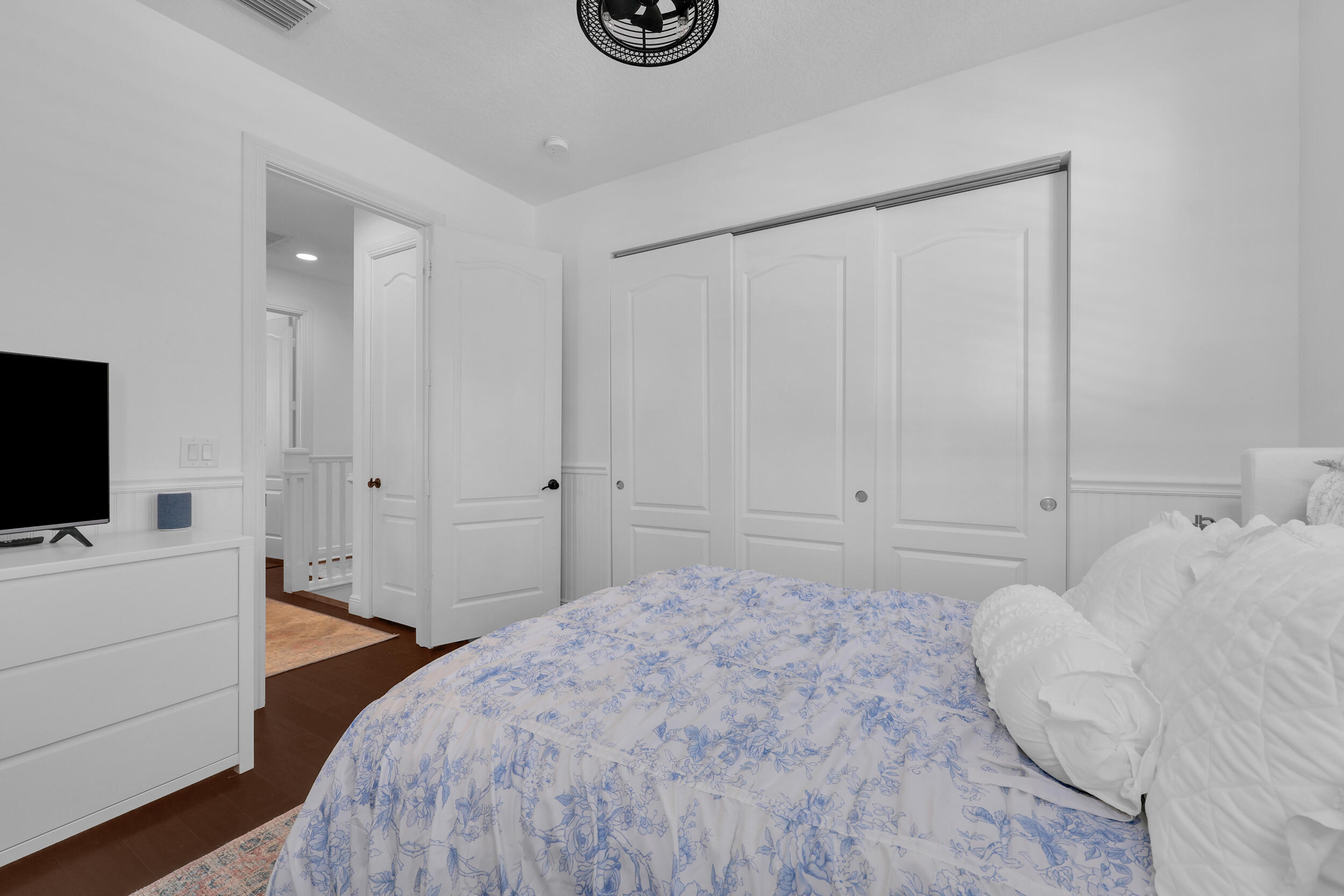 212 W Bay Cedar Circle
