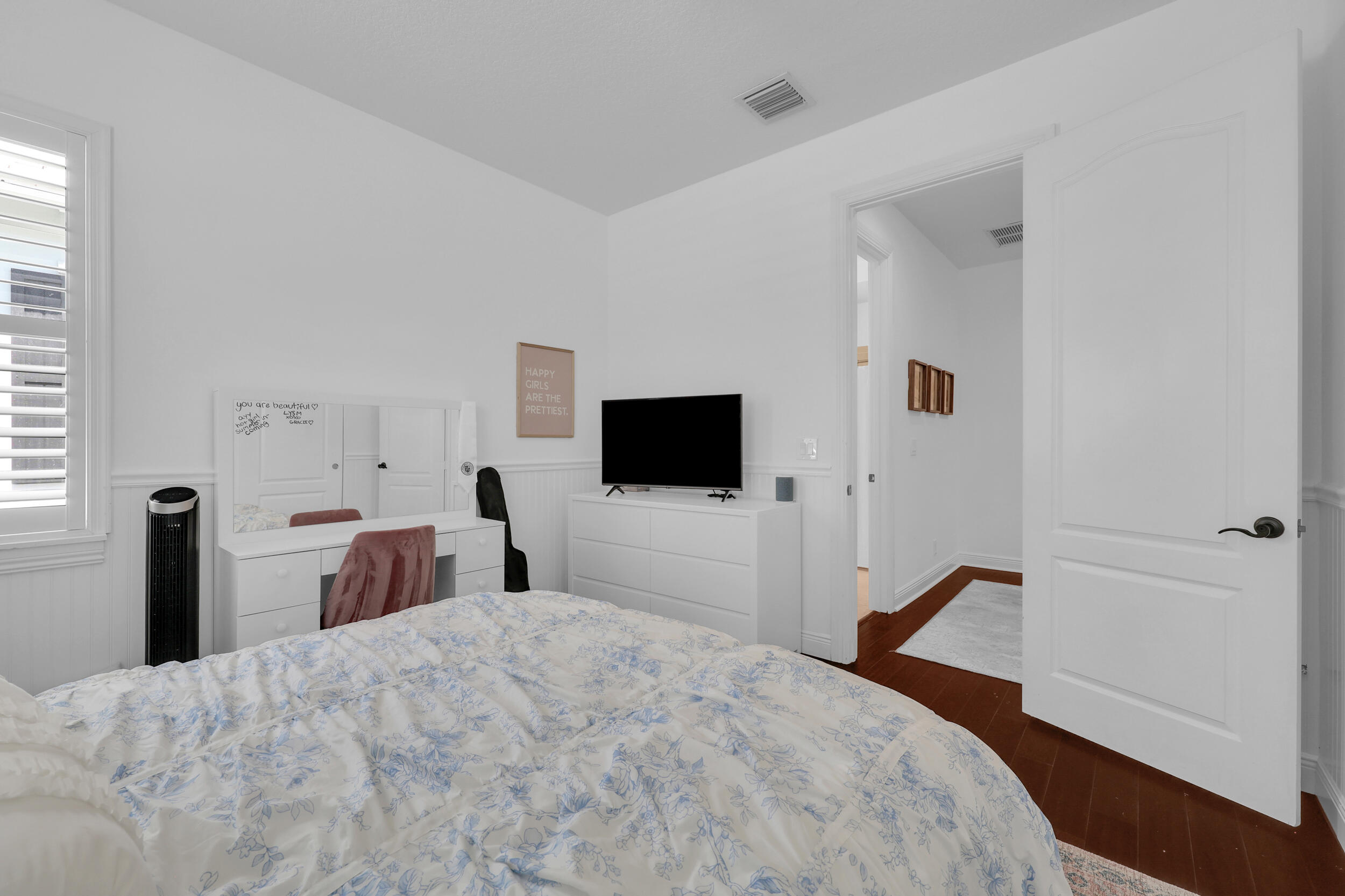 212 W Bay Cedar Circle