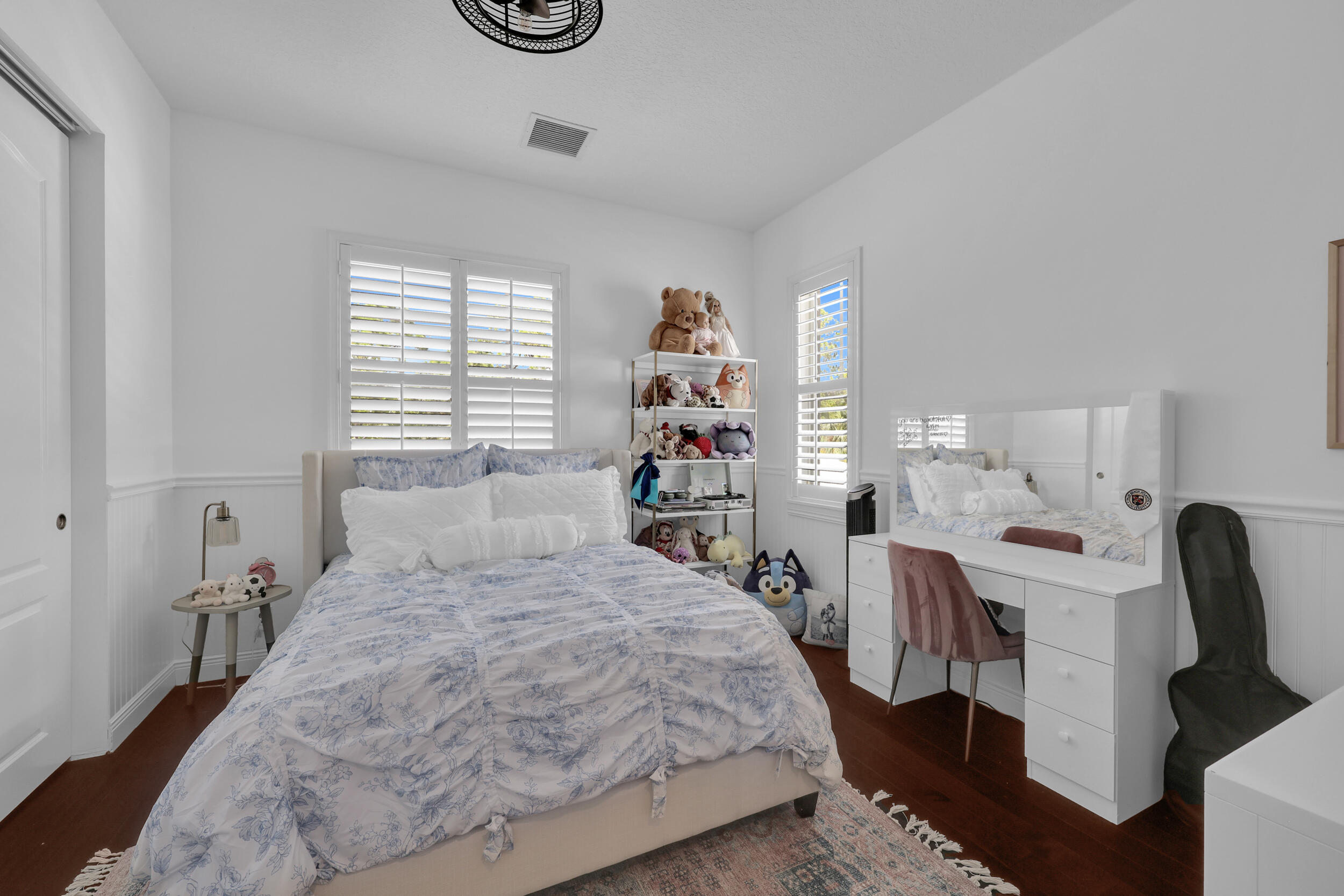 212 W Bay Cedar Circle