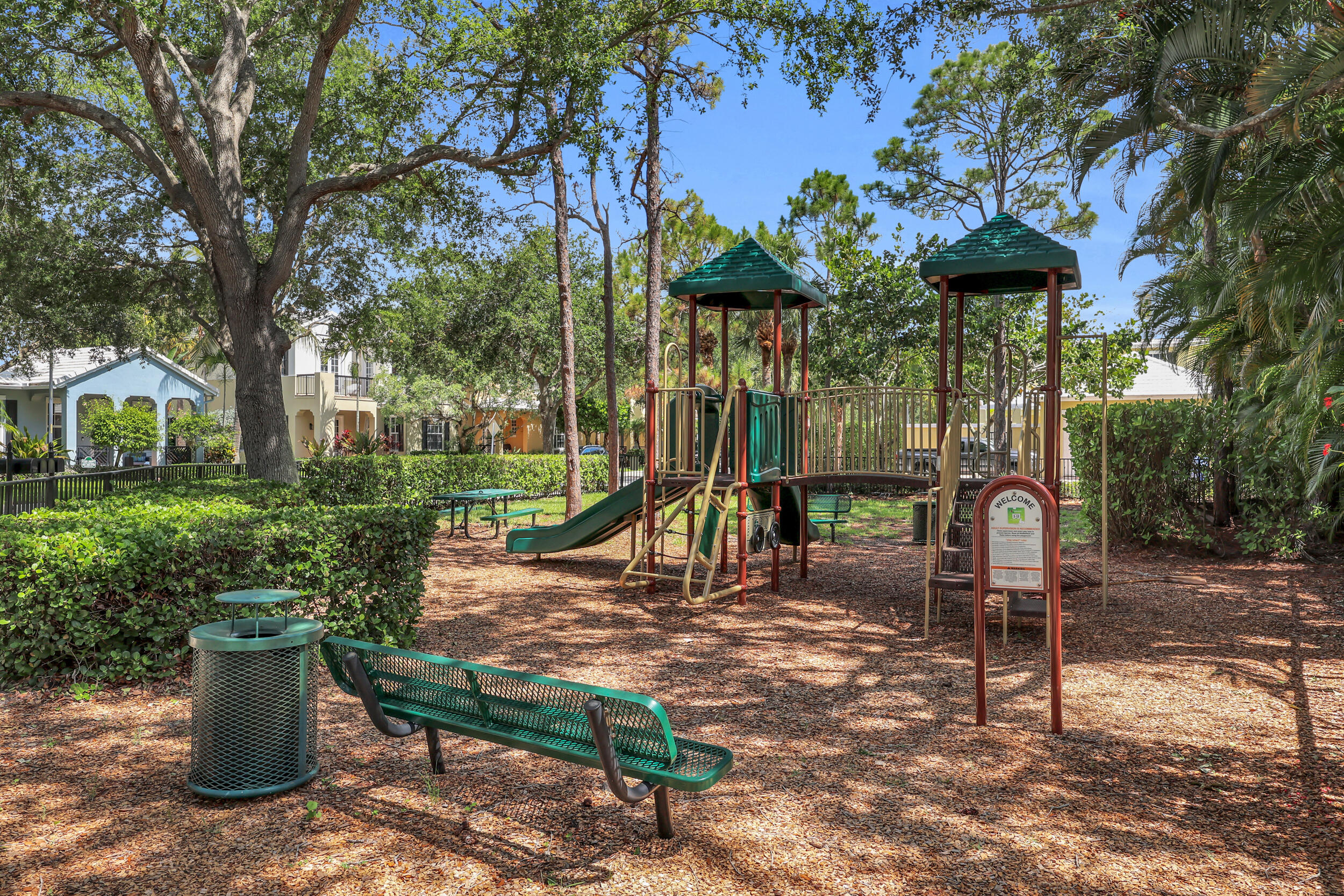212 W Bay Cedar Circle