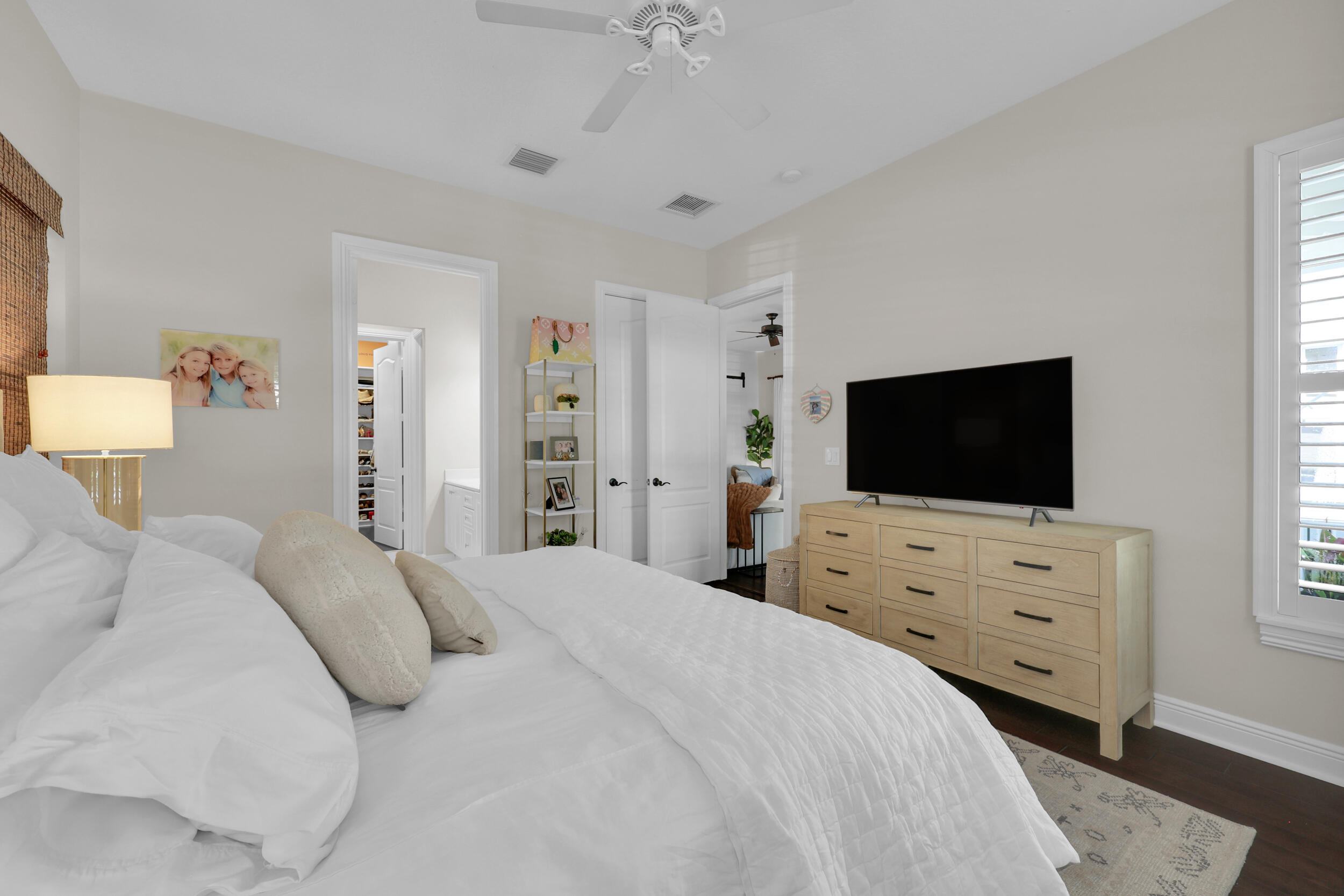 212 W Bay Cedar Circle