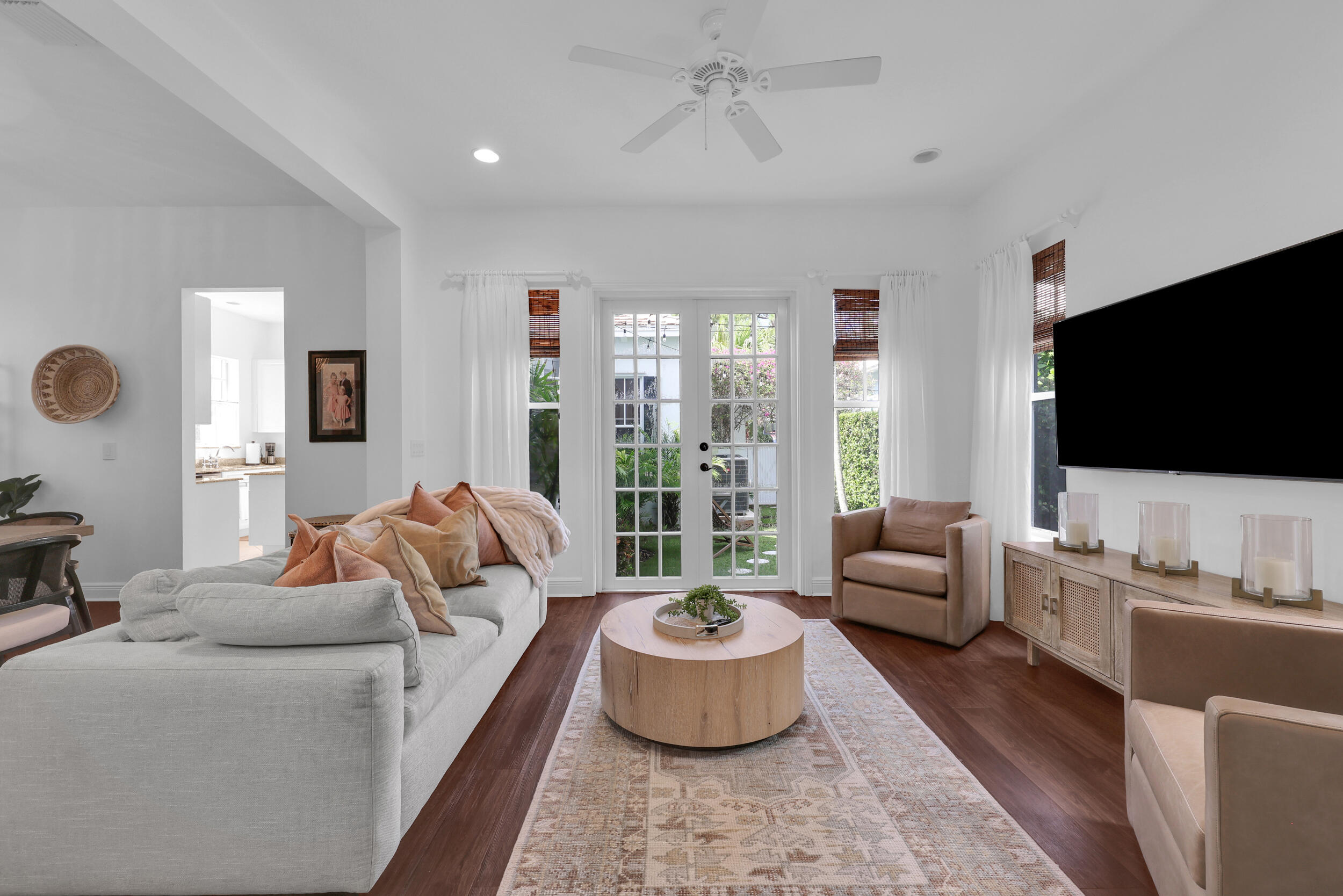 212 W Bay Cedar Circle