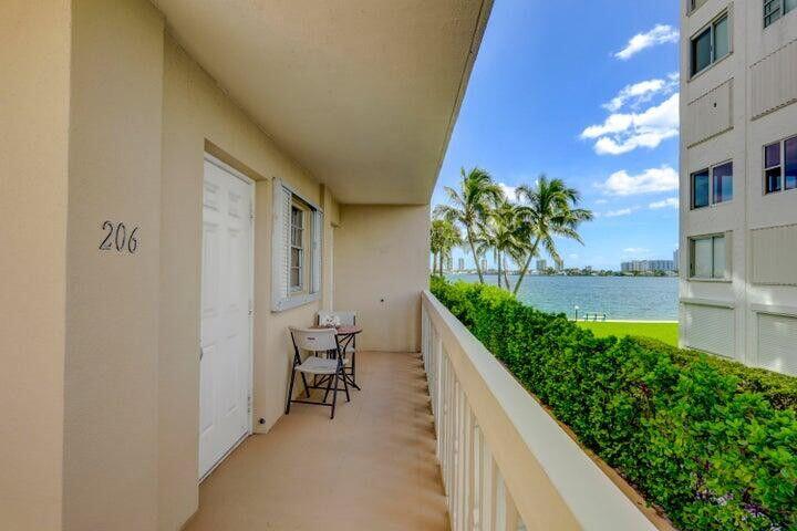 501 LAKE SHORE Drive 206
