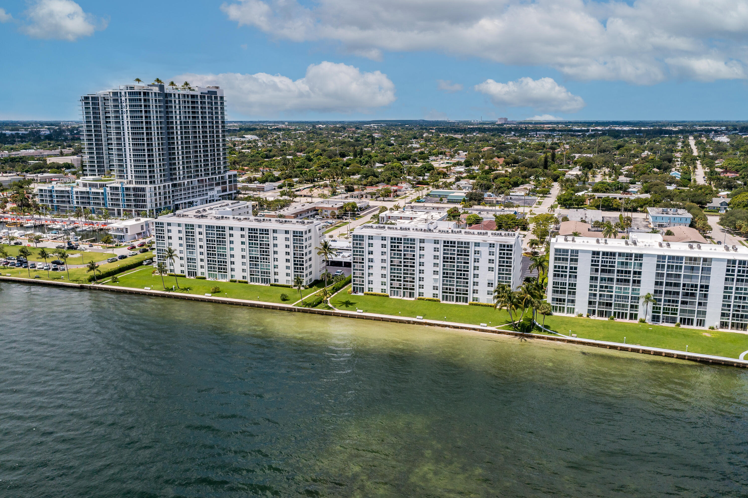 501 LAKE SHORE Drive 206
