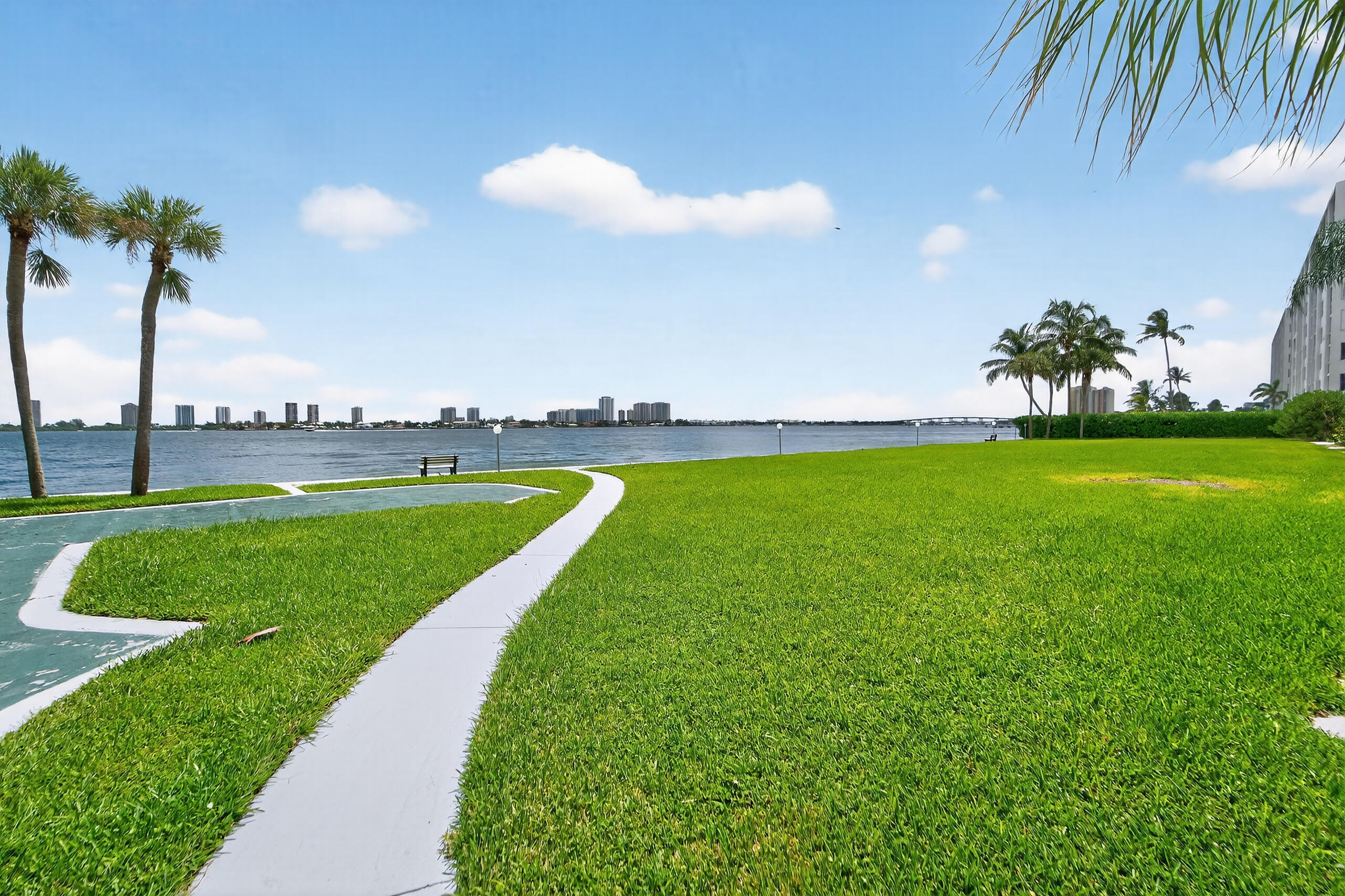 501 LAKE SHORE Drive 206