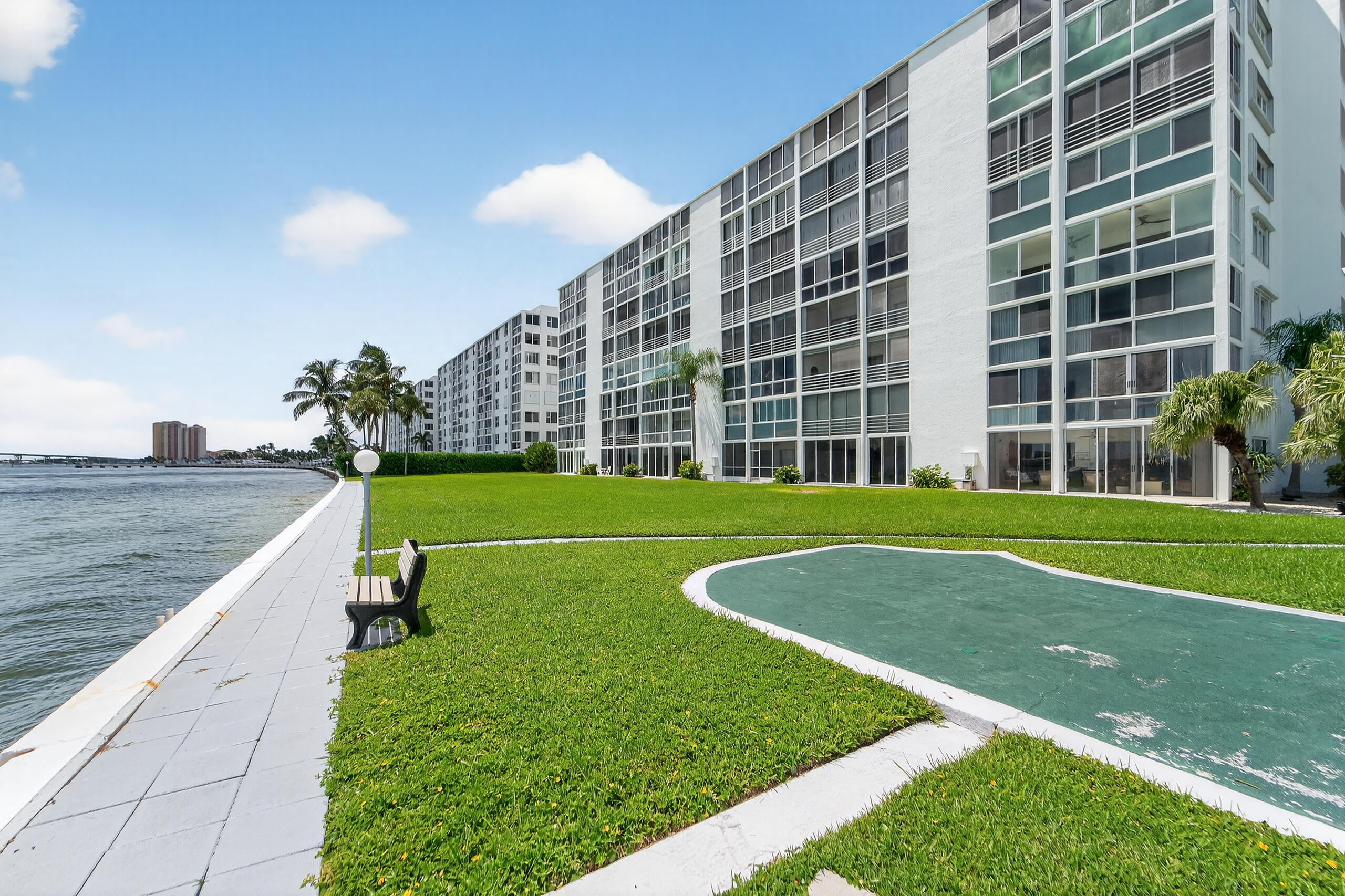 501 LAKE SHORE Drive 206