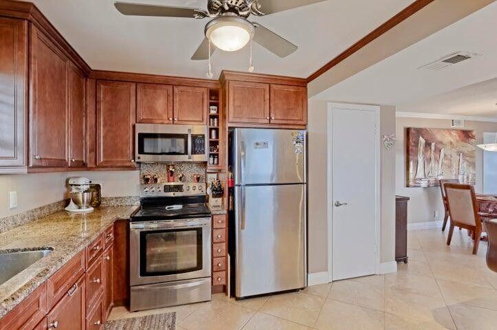 501 LAKE SHORE Drive 206