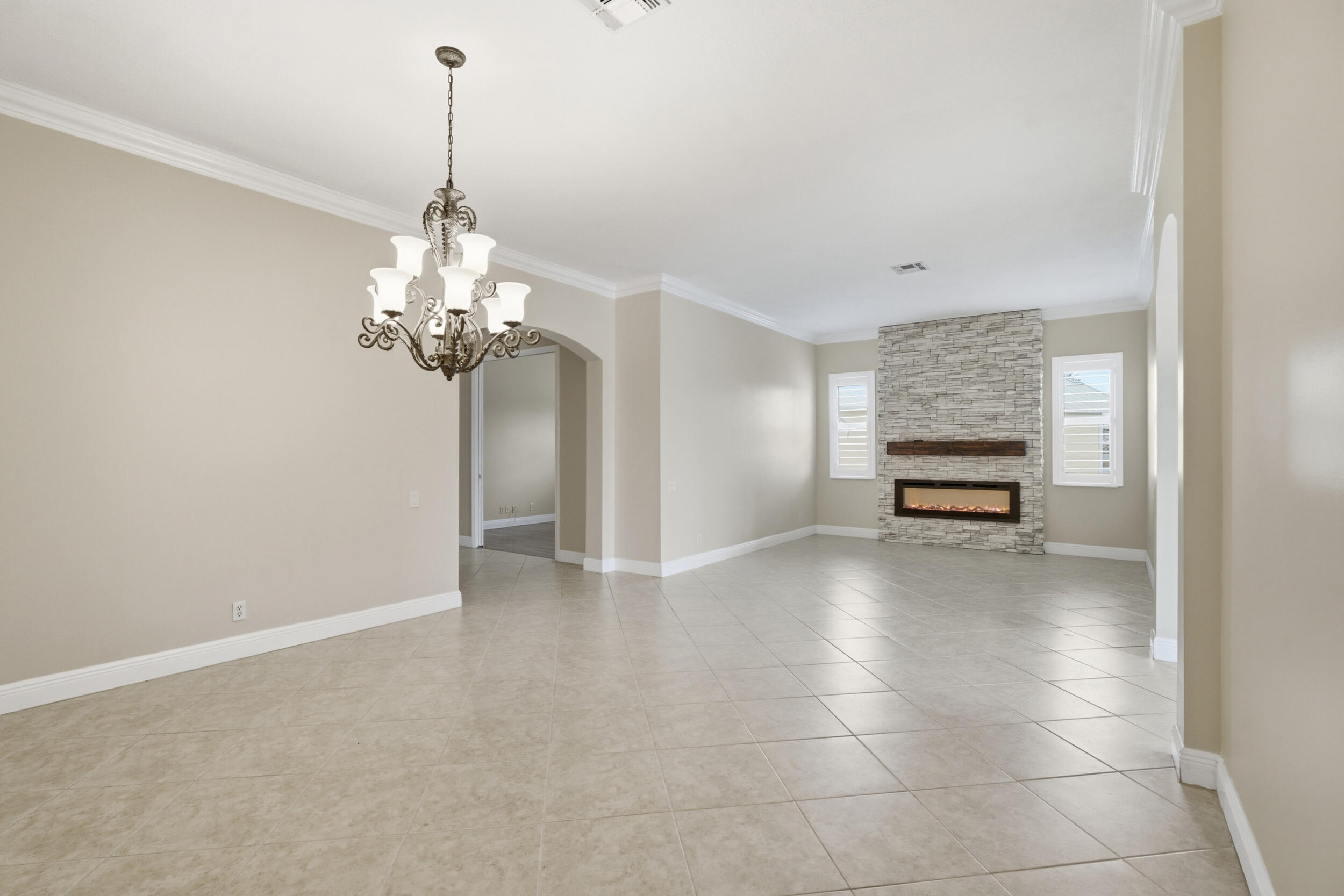 116 NW Summerville Court