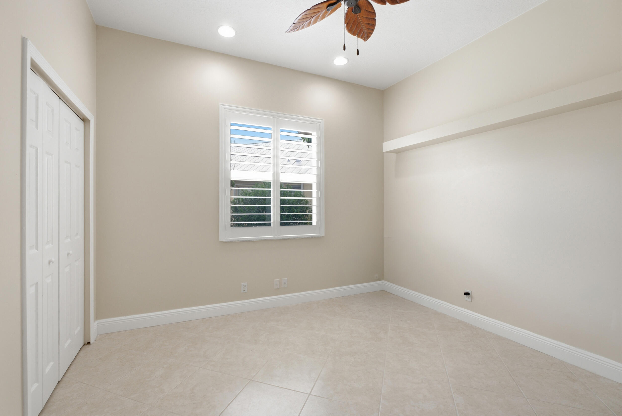 116 NW Summerville Court