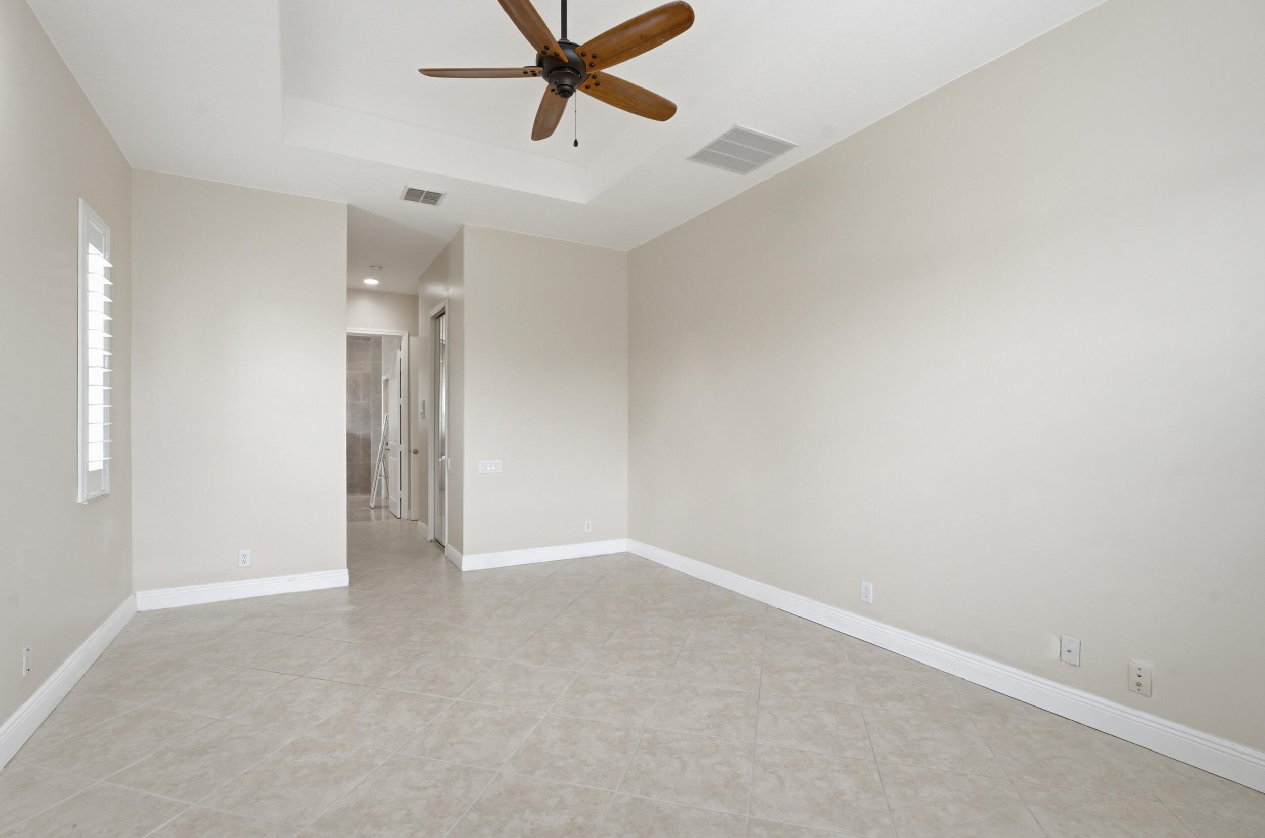 116 NW Summerville Court