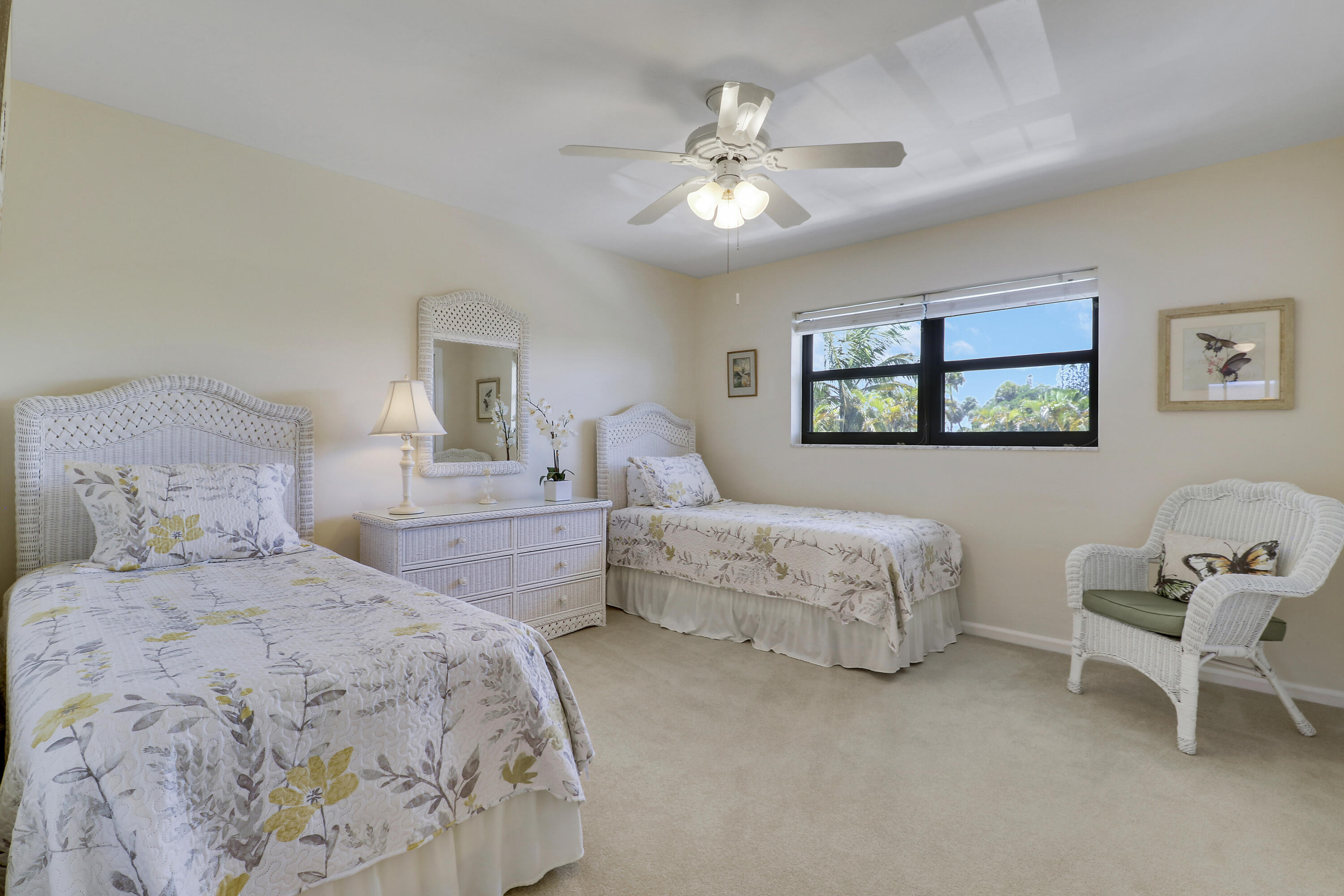755 Saturn Street I206