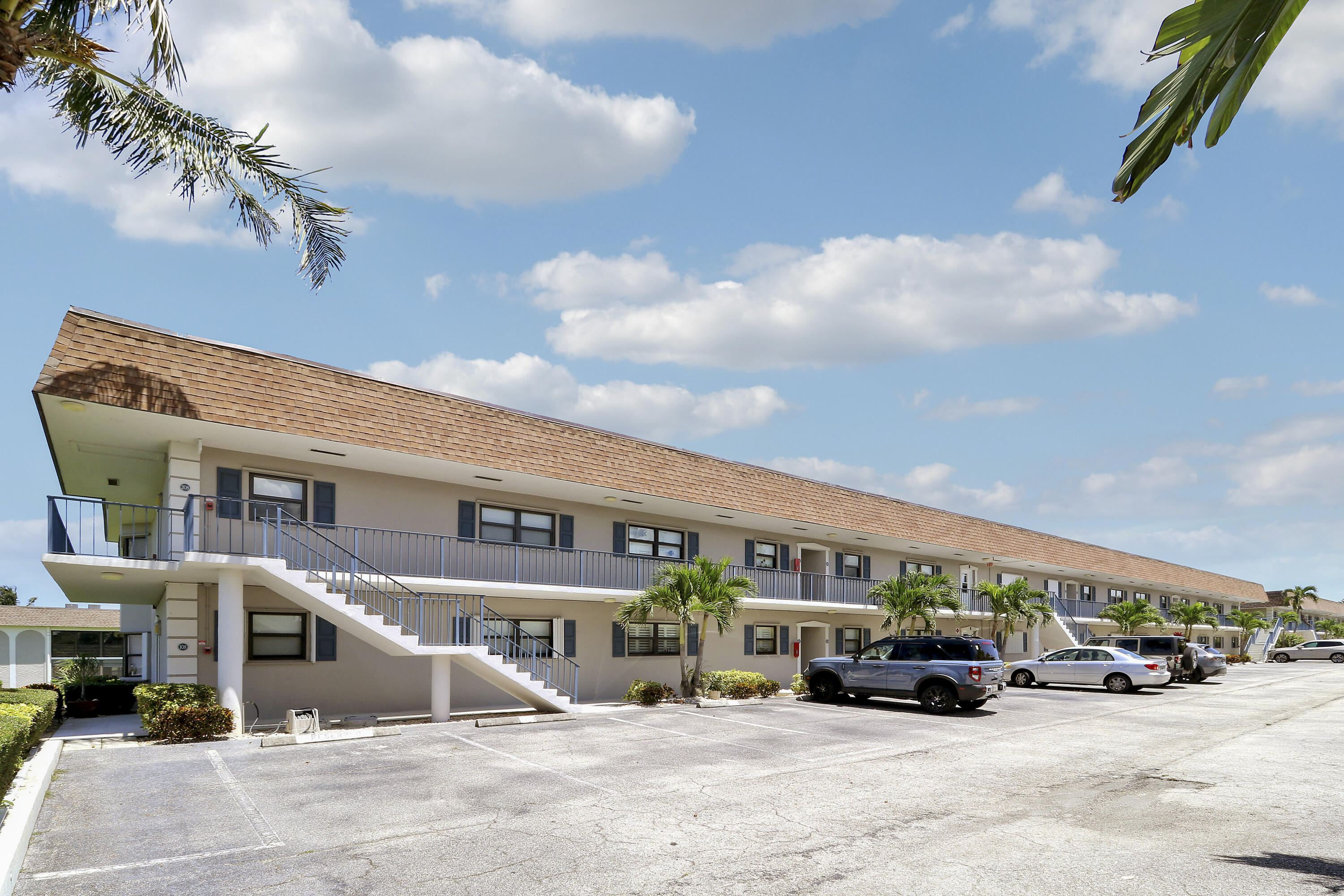 755 Saturn Street I206