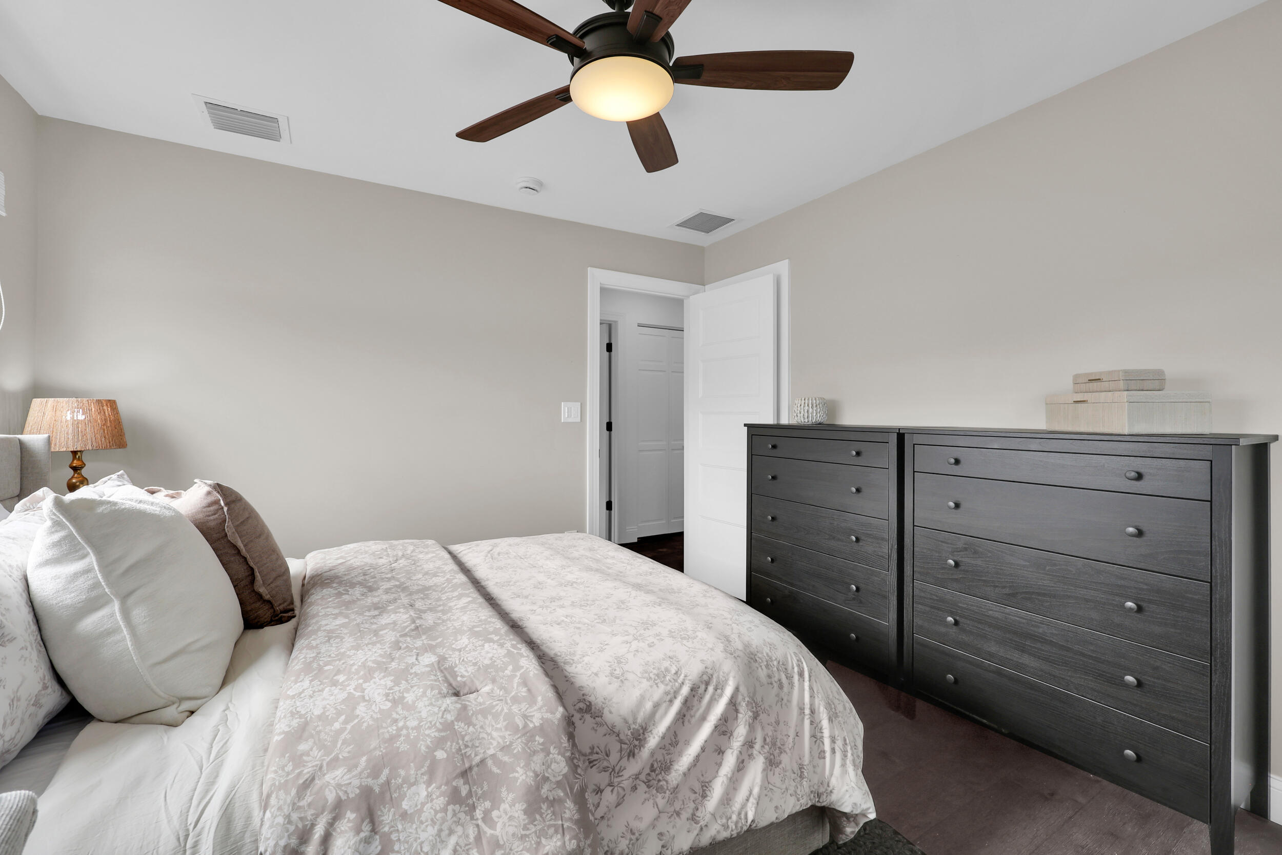 8 WINDSOR Road W