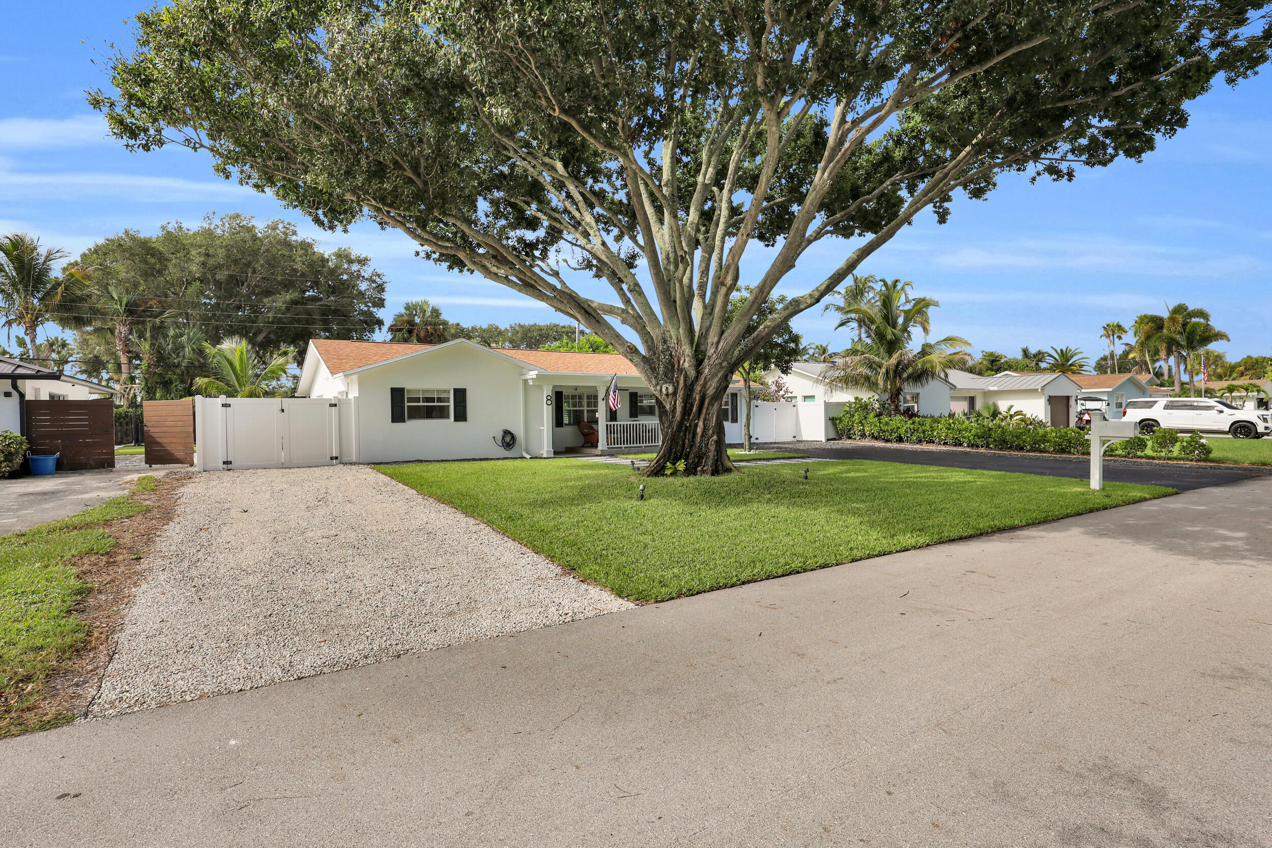 8 WINDSOR Road W