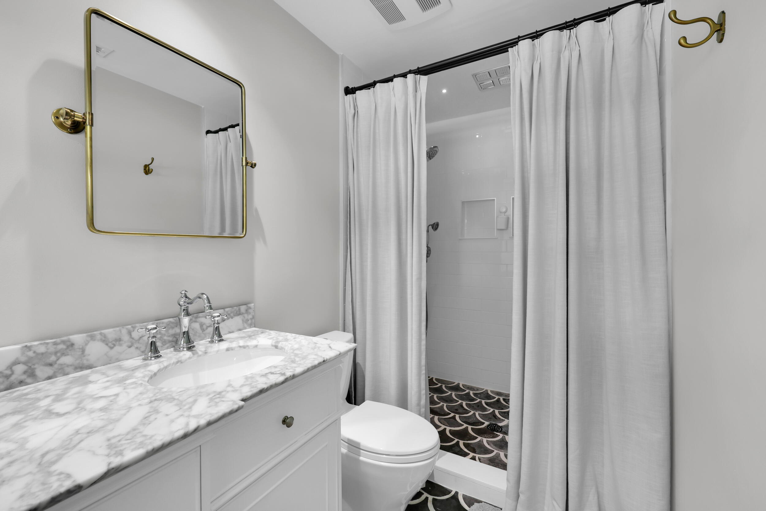 8 WINDSOR Road W