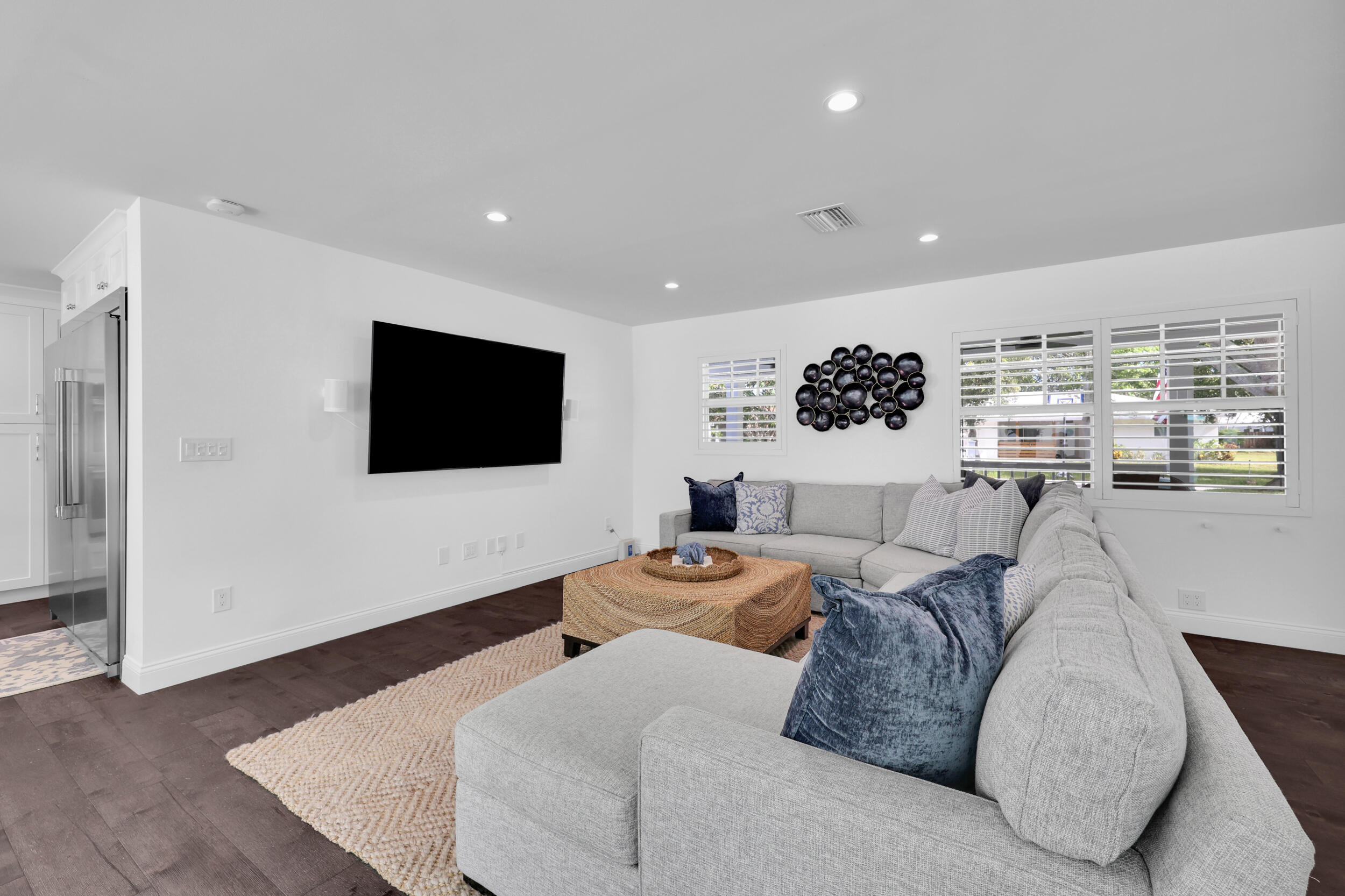 8 WINDSOR Road W
