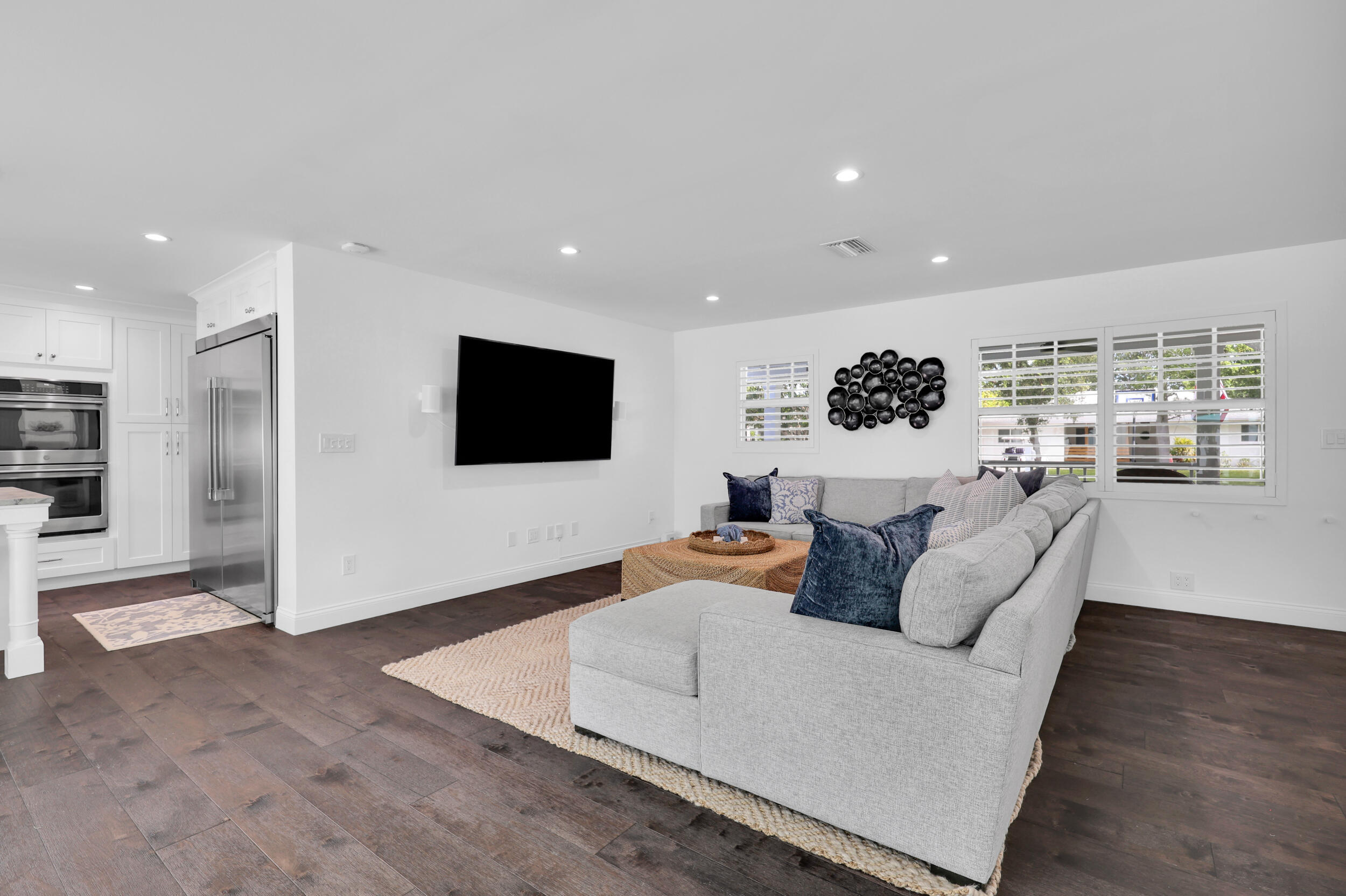 8 WINDSOR Road W