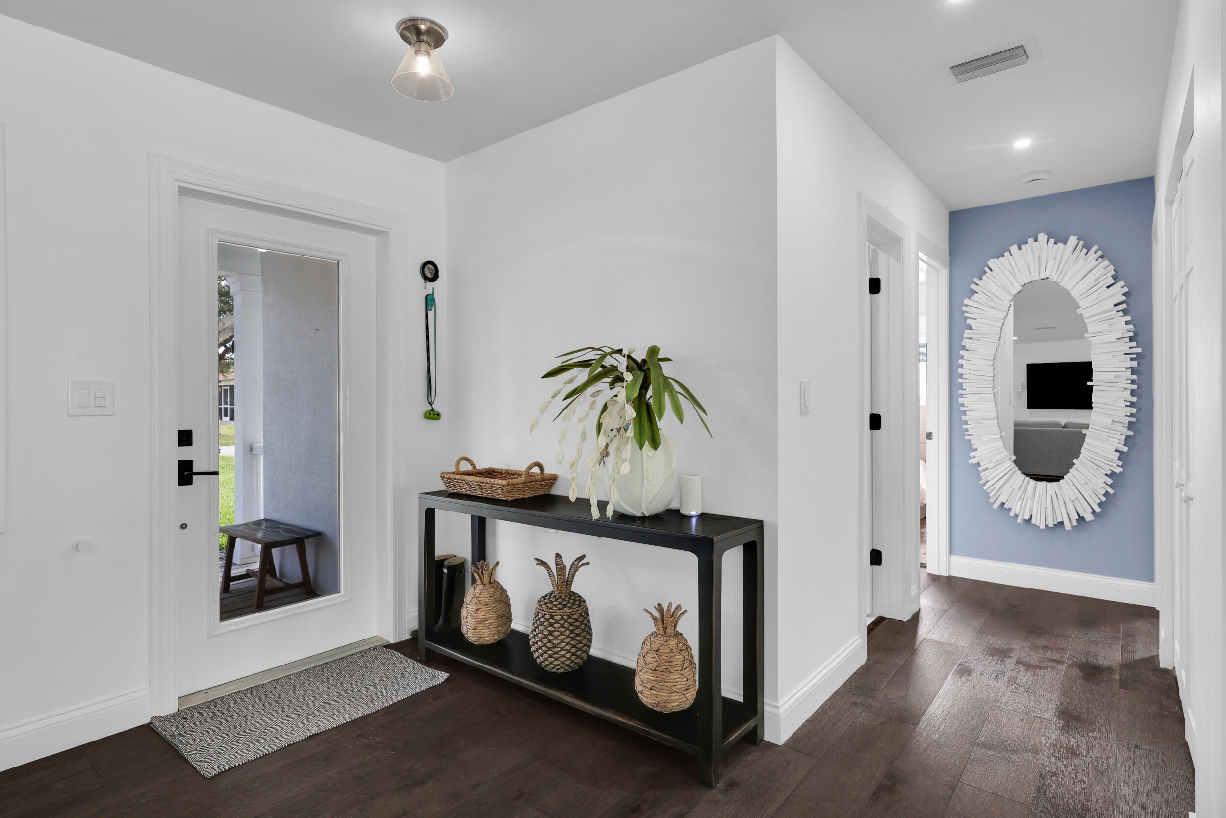 8 WINDSOR Road W