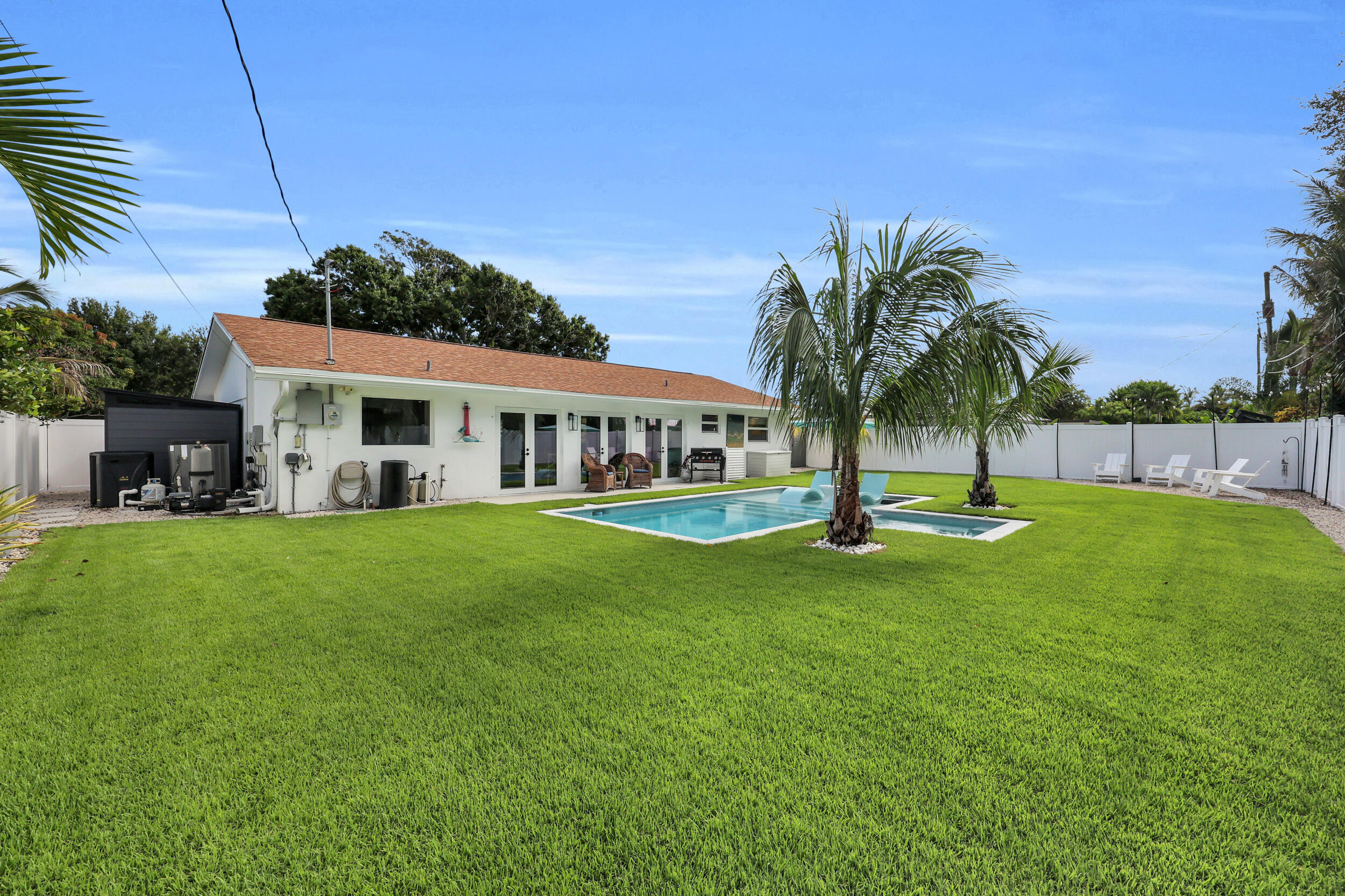 8 WINDSOR Road W