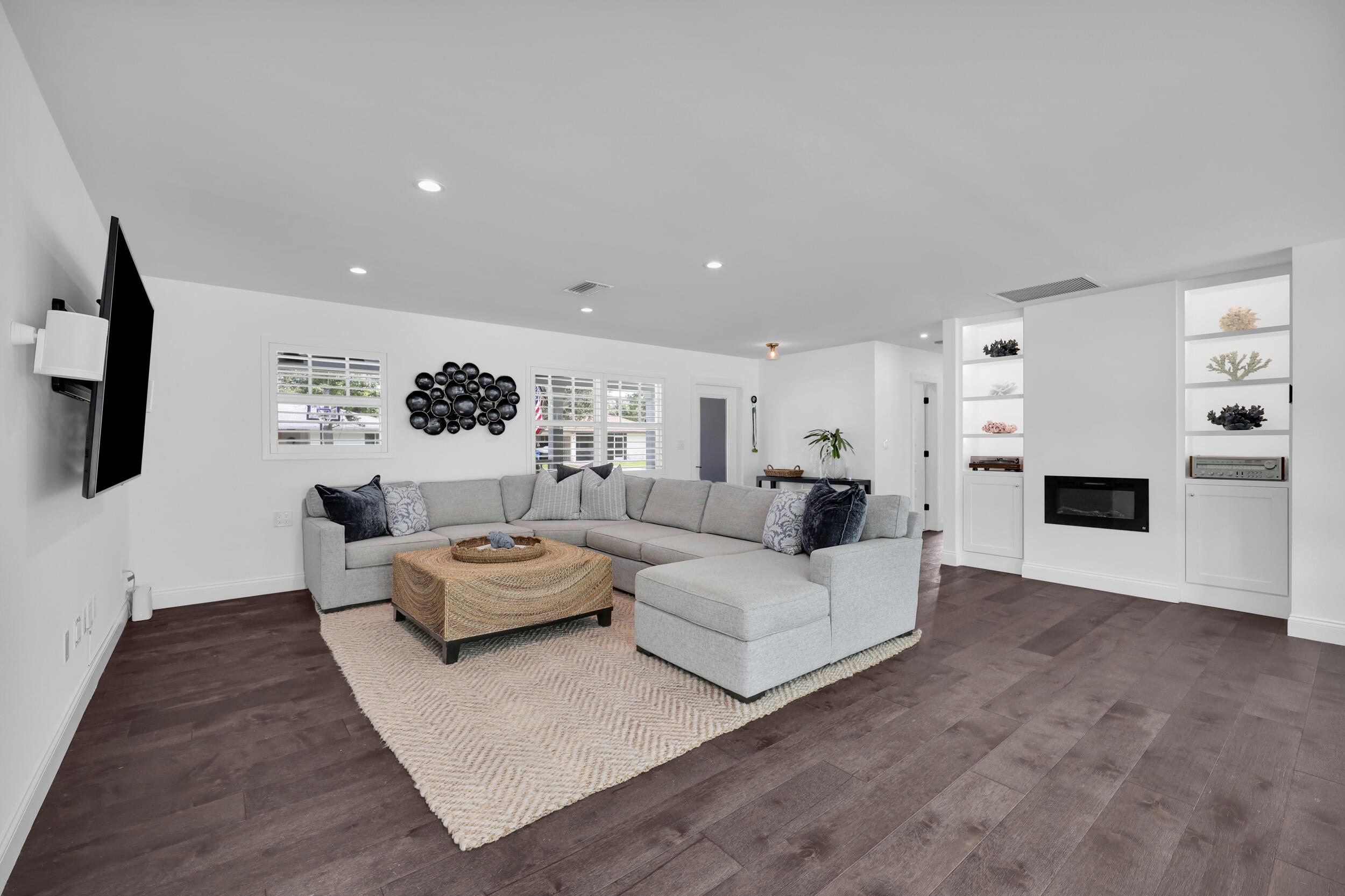 8 WINDSOR Road W