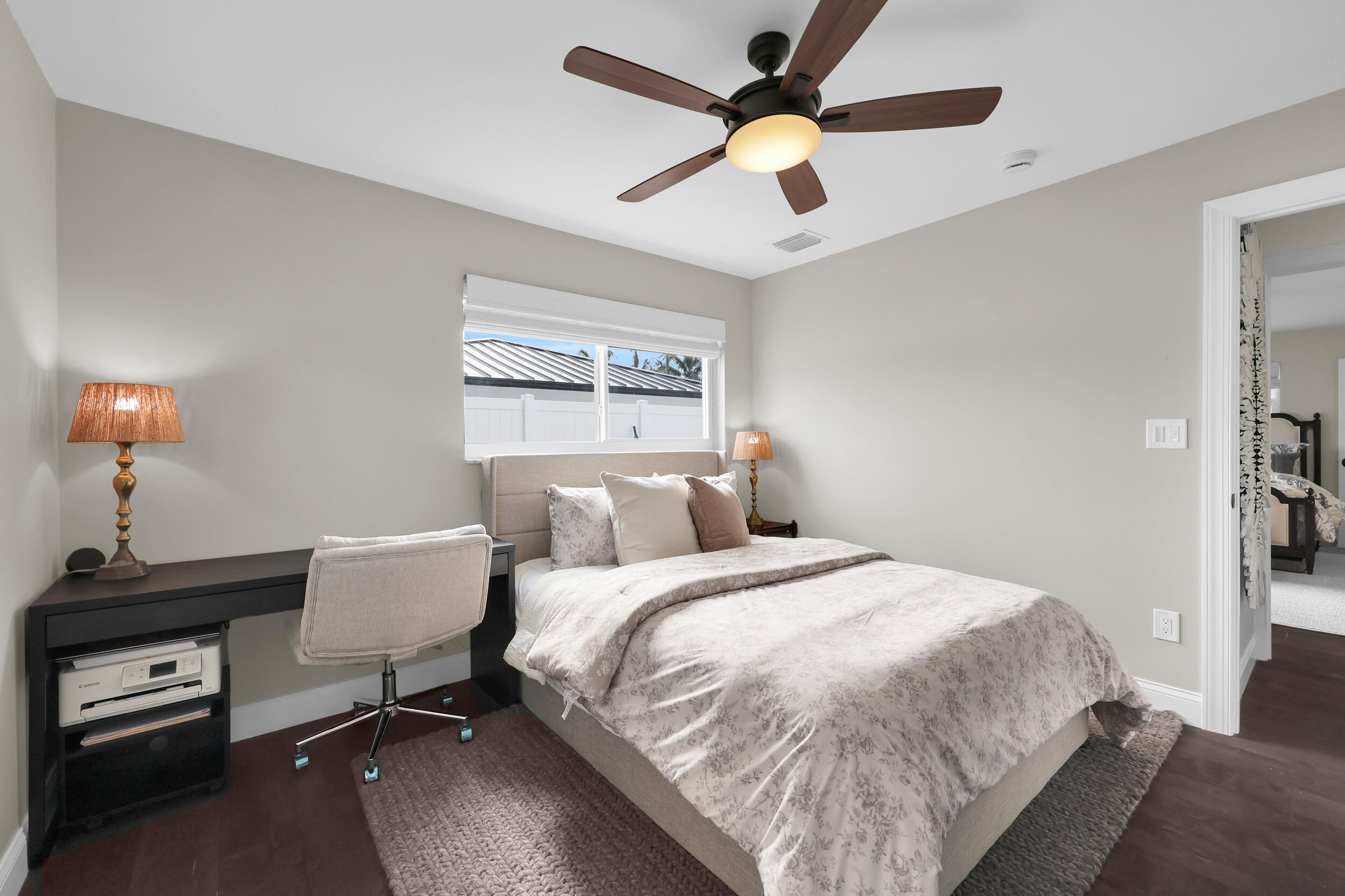 8 WINDSOR Road W
